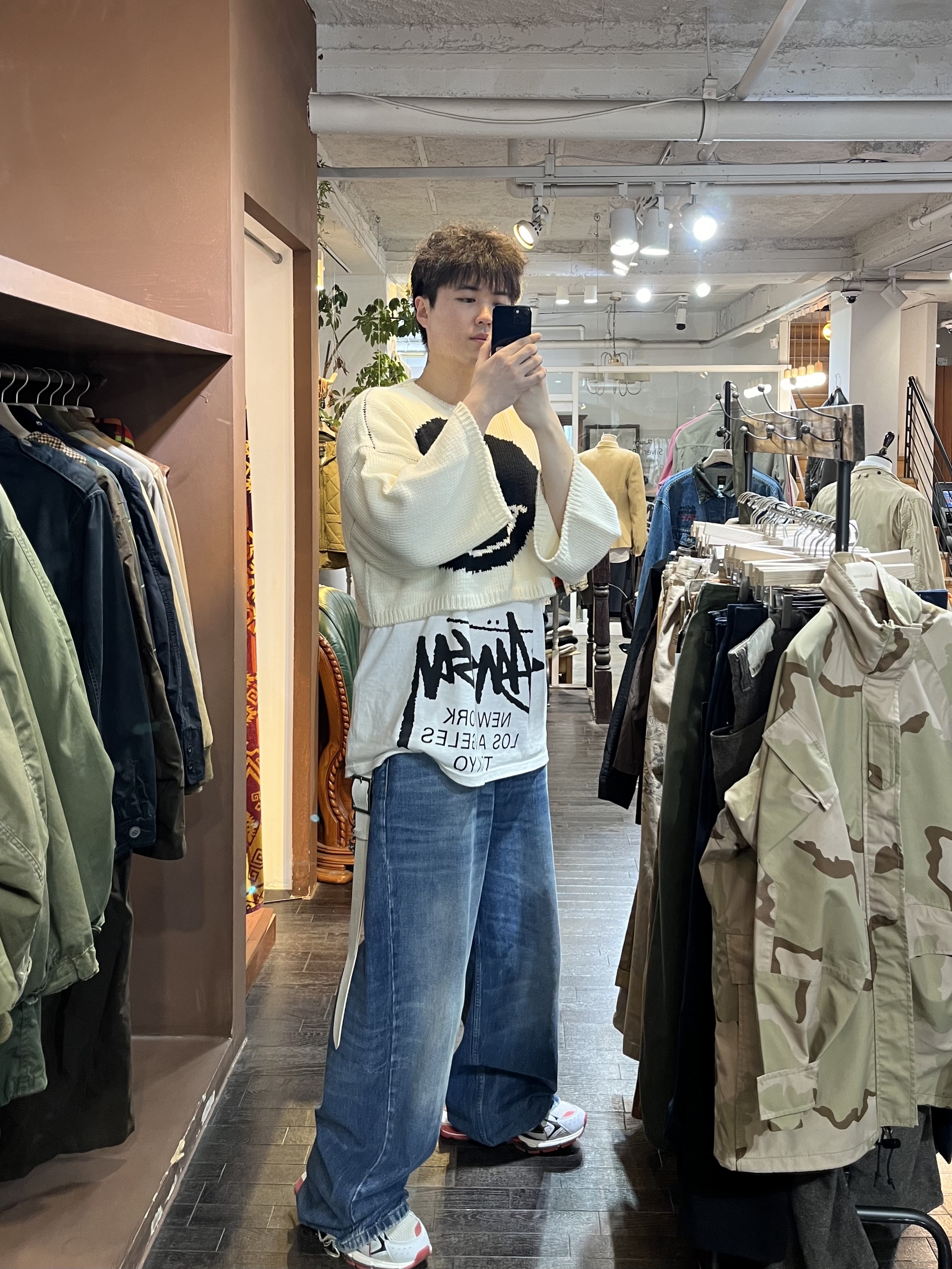 (W) Balenciaga Vintage Denim Pull Up Pants Blue, Balenciaga X-Pander Sneakers Red Silver 착용 스타일