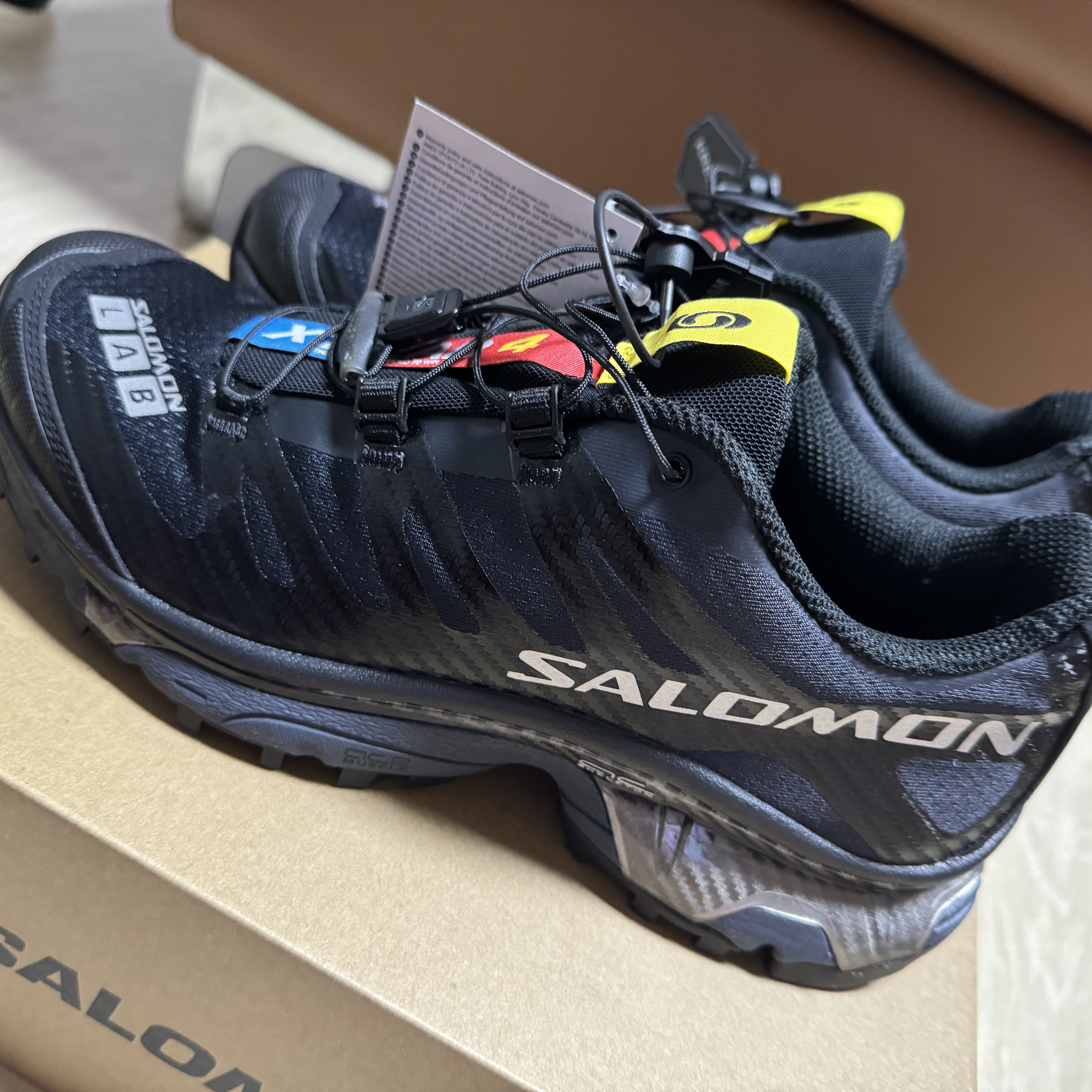 Salomon XT-4 Black Silver Metallic 착용 스타일