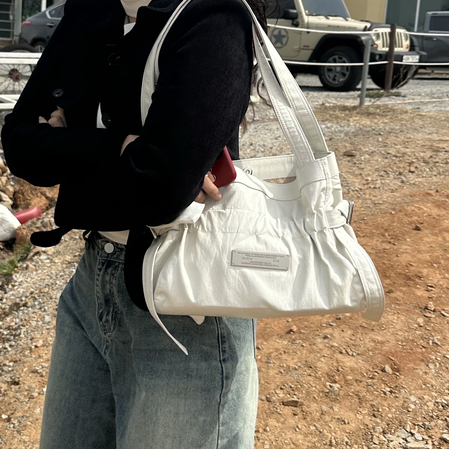 Matin Kim Faux Leather Seashell Mini Bag Ivory 착용 스타일