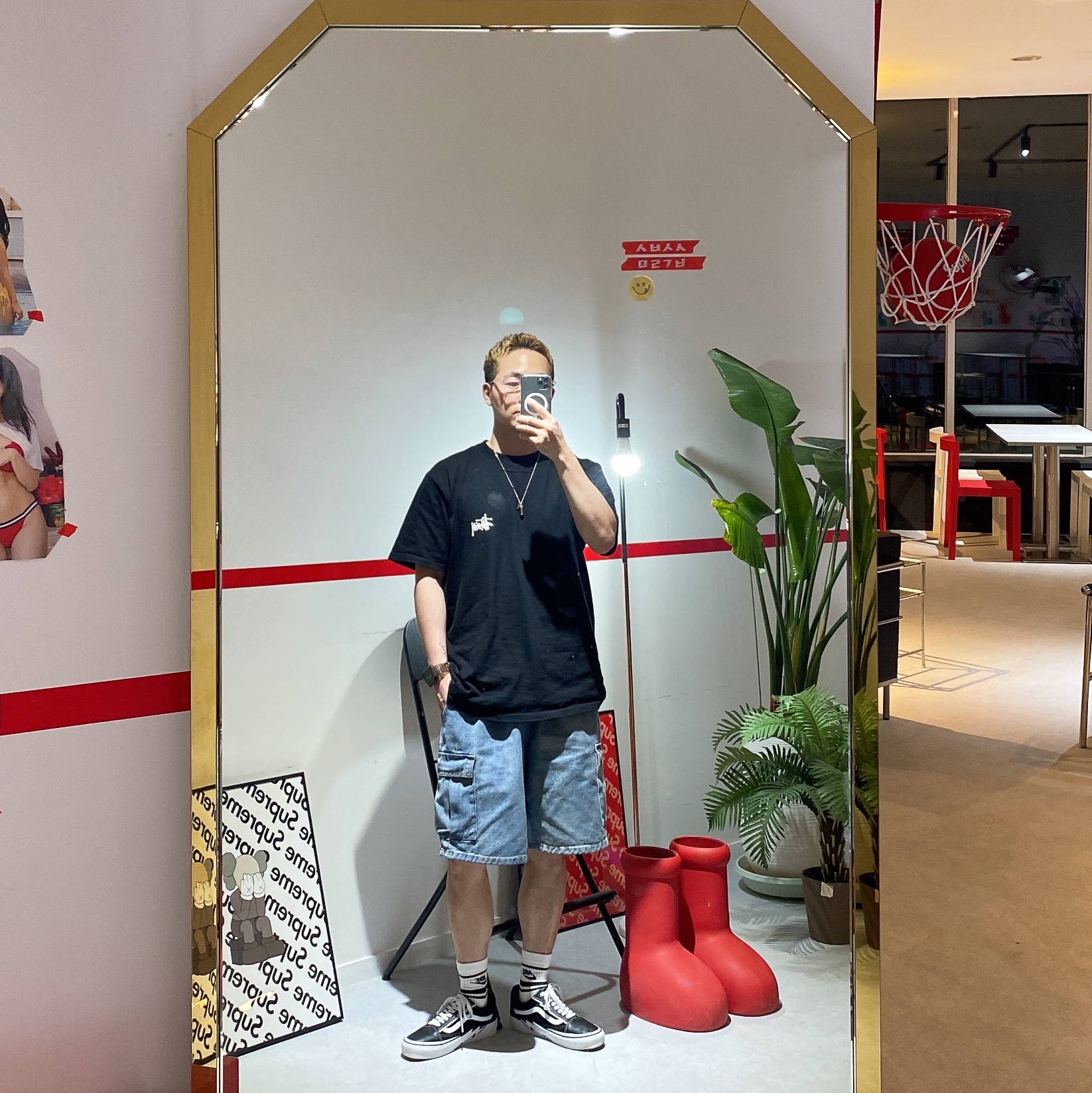 Supreme x MM6 Maison Margiela Box Logo T-Shirt White - 24SS, Stussy Convertible Trail Pants Brown 착용 스타일 - 3