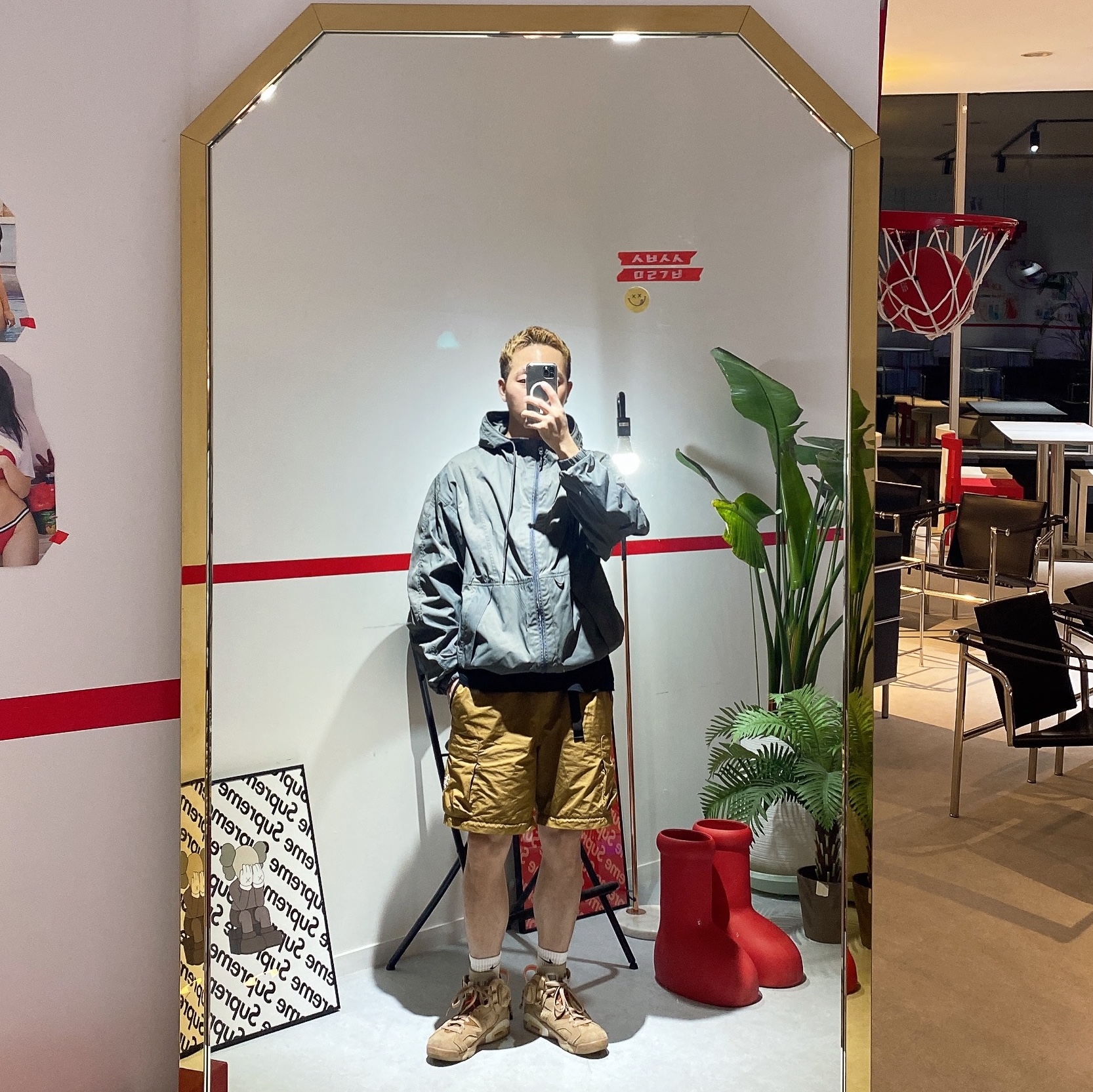 Supreme x MM6 Maison Margiela Box Logo T-Shirt White - 24SS, Stussy Convertible Trail Pants Brown 착용 스타일 - 2