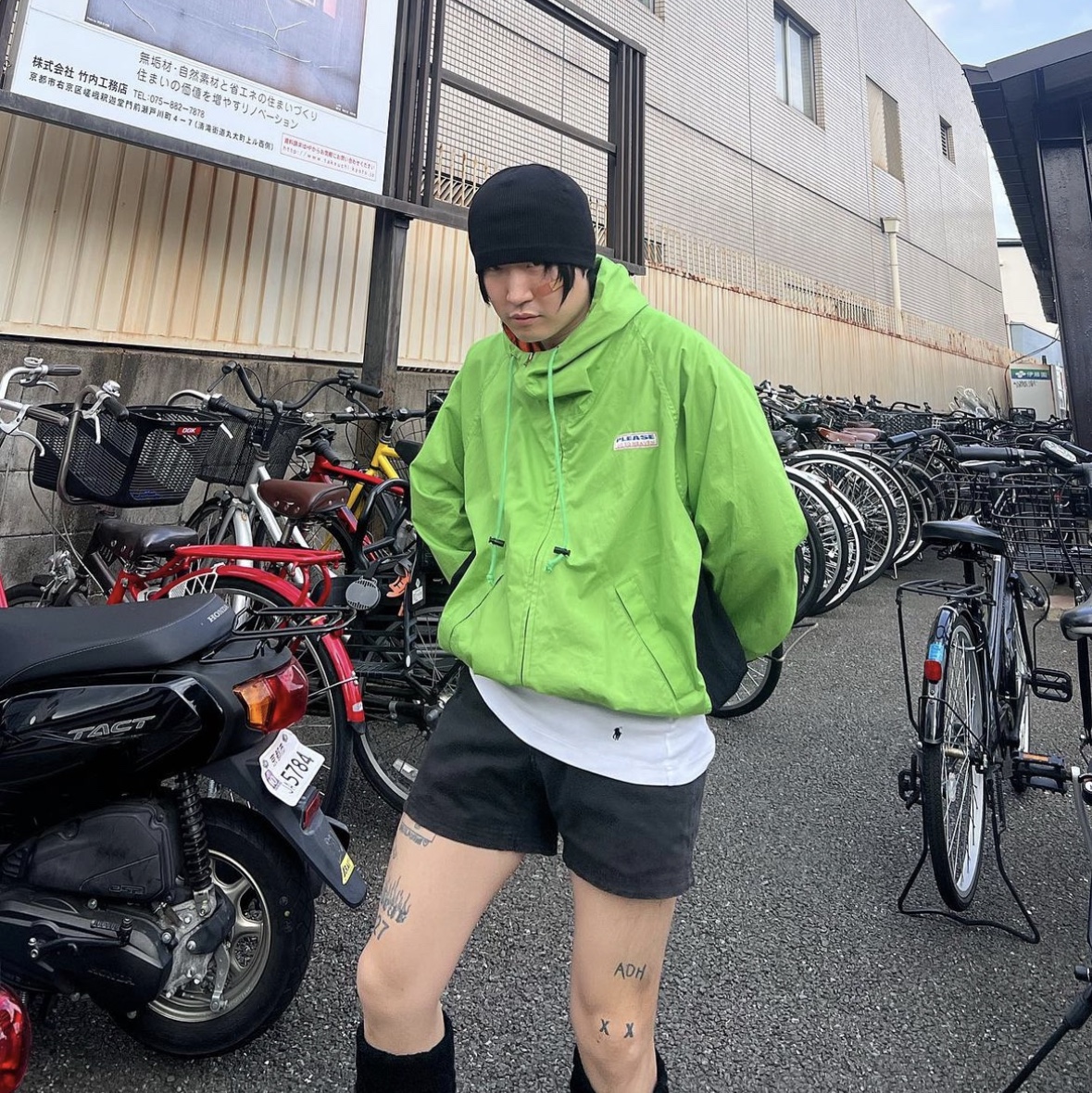 Cotchs Hitchhiker Windbreaker Yellow Green, Cotchs Hitchhiker Windbreaker Brown 착용 스타일