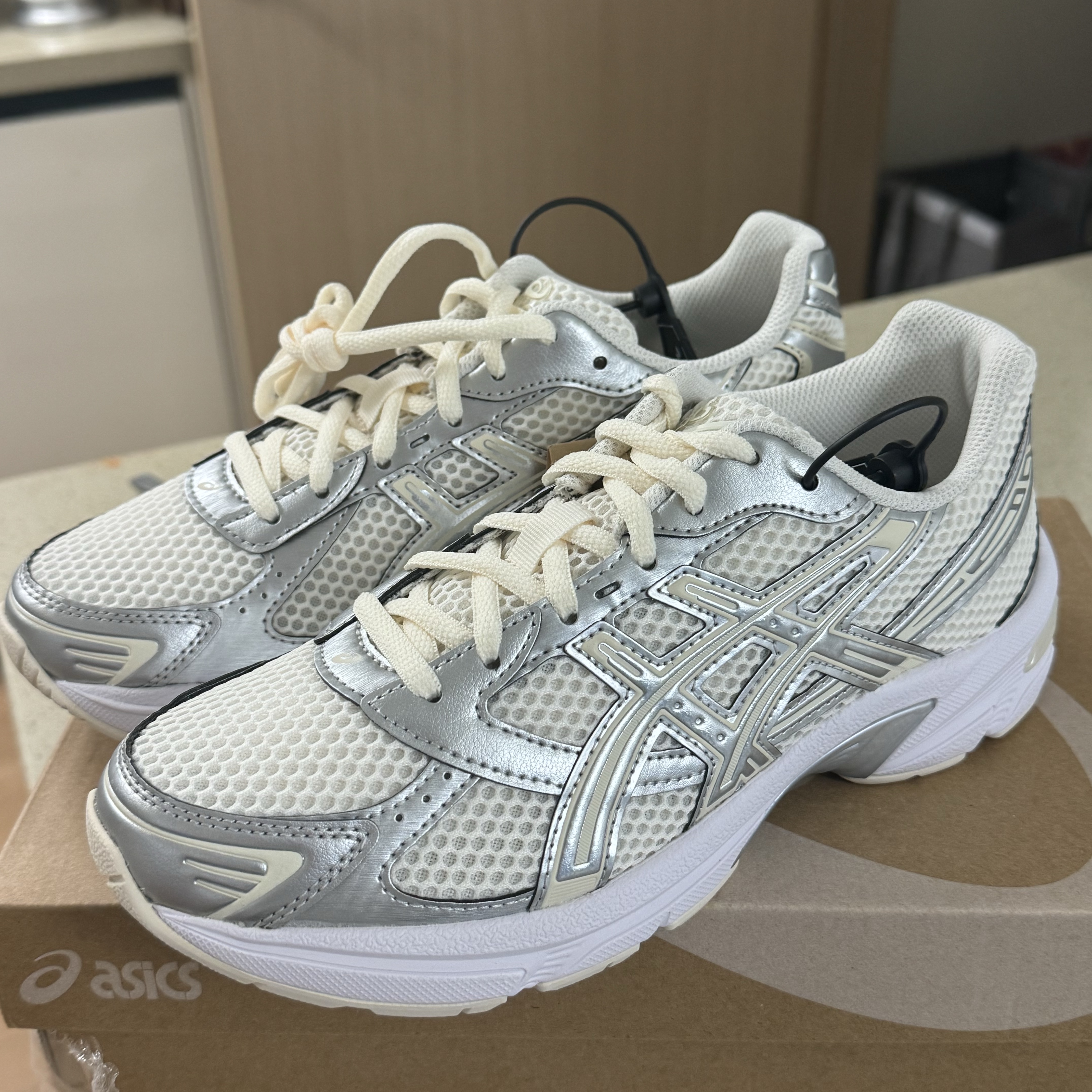 (W) Asics Gel-1130 Cream Pure Silver 착용 스타일