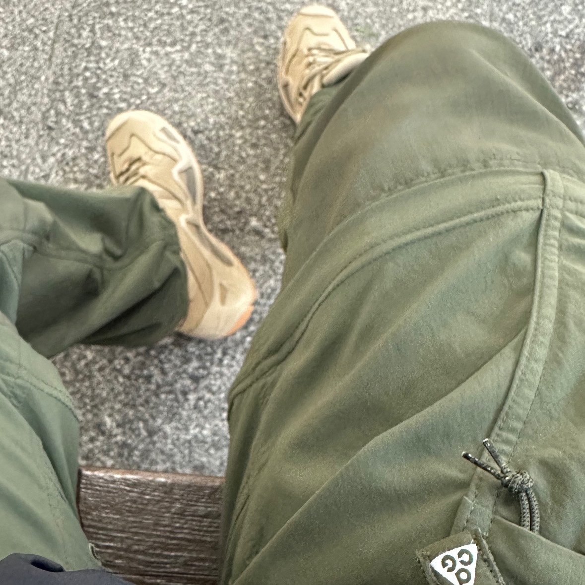 Nike ACG Smith Summit Cargo Pants Cargo Khaki - US/EU, Lowa Zephyr GTX Mid TF Desert 착용 스타일