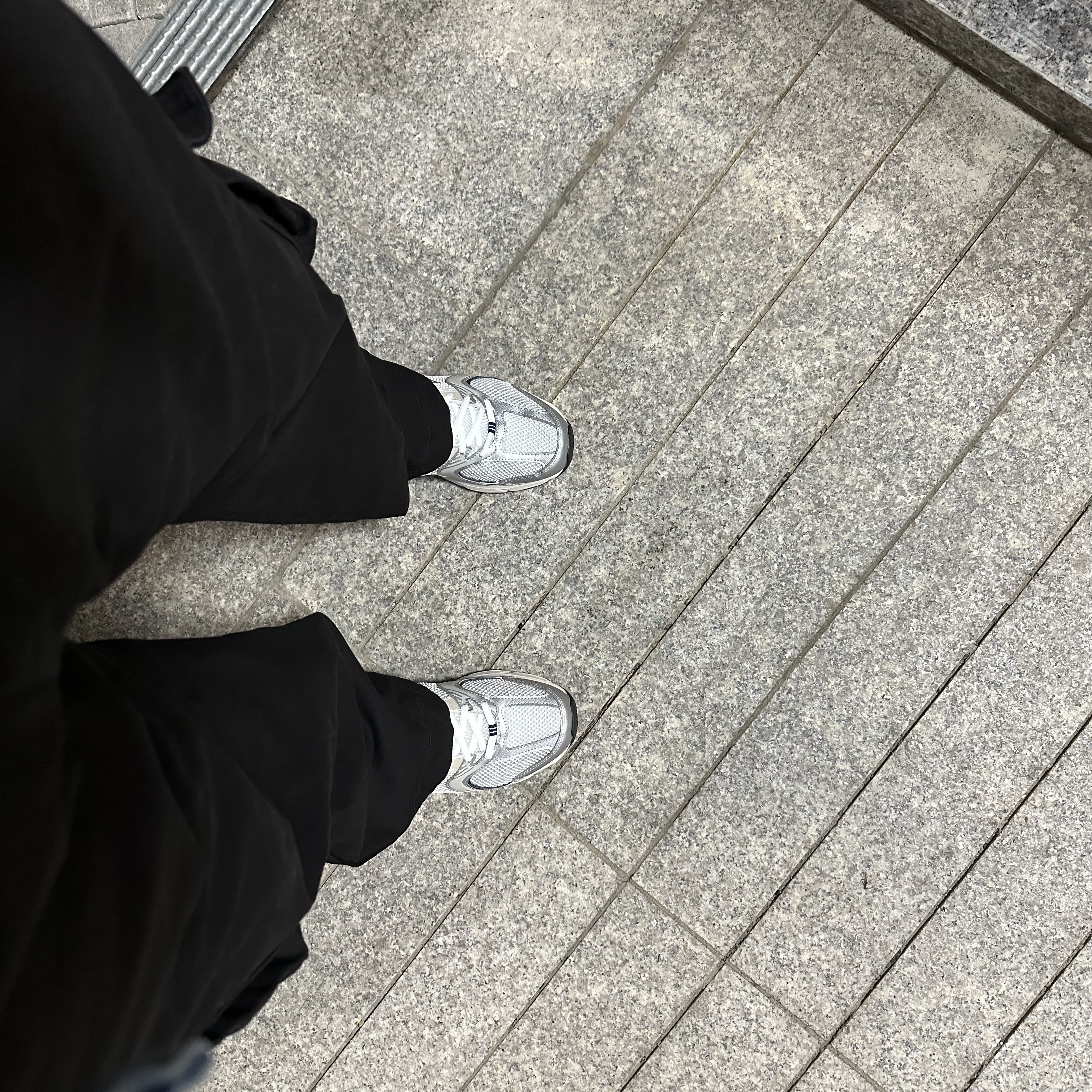 New Balance 530 Steel Grey 착용 스타일 - 2