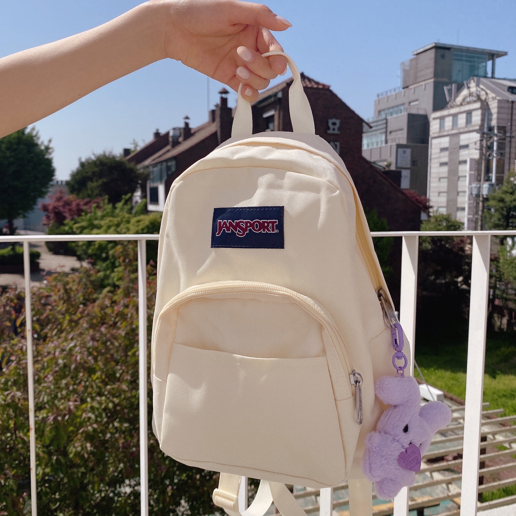 Jansport Half Pint Mini Backpack Coconut 착용 스타일