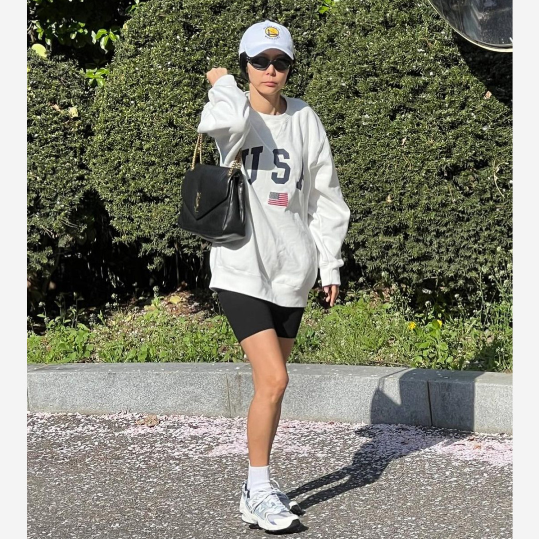 New Balance 530 White Silver 착용 스타일 - 2