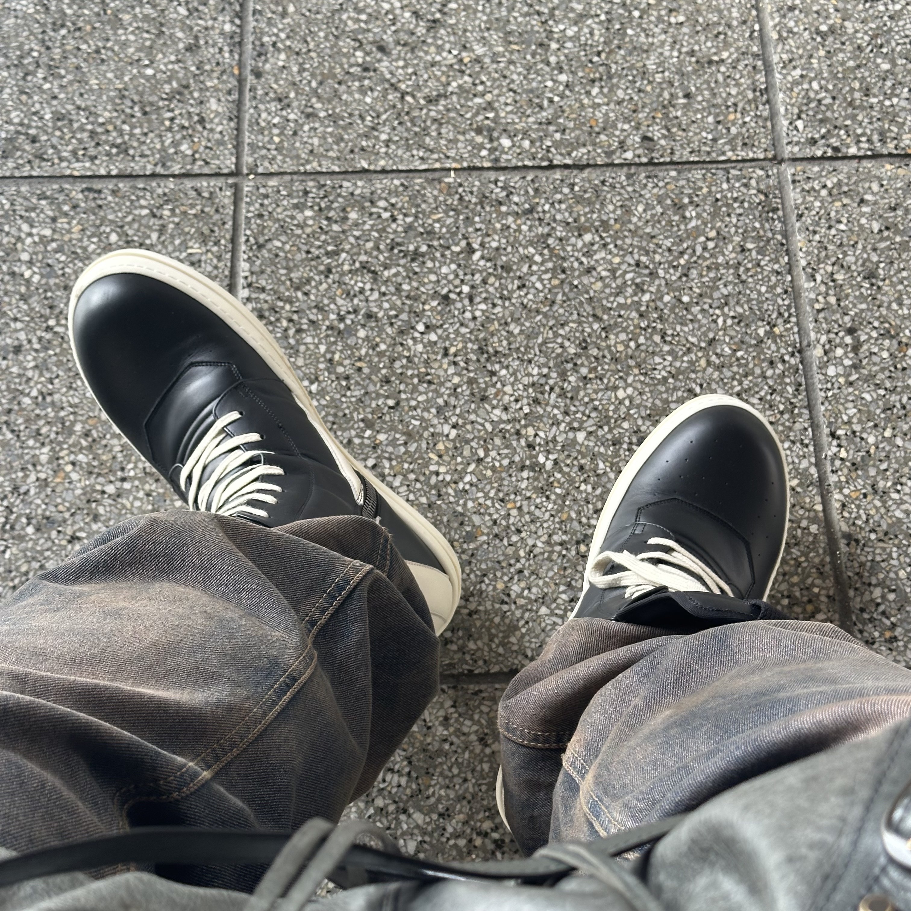Rick Owens Geobasket Full Grain Calf Leather Strobe Sneakers Black Milk White 착용 스타일