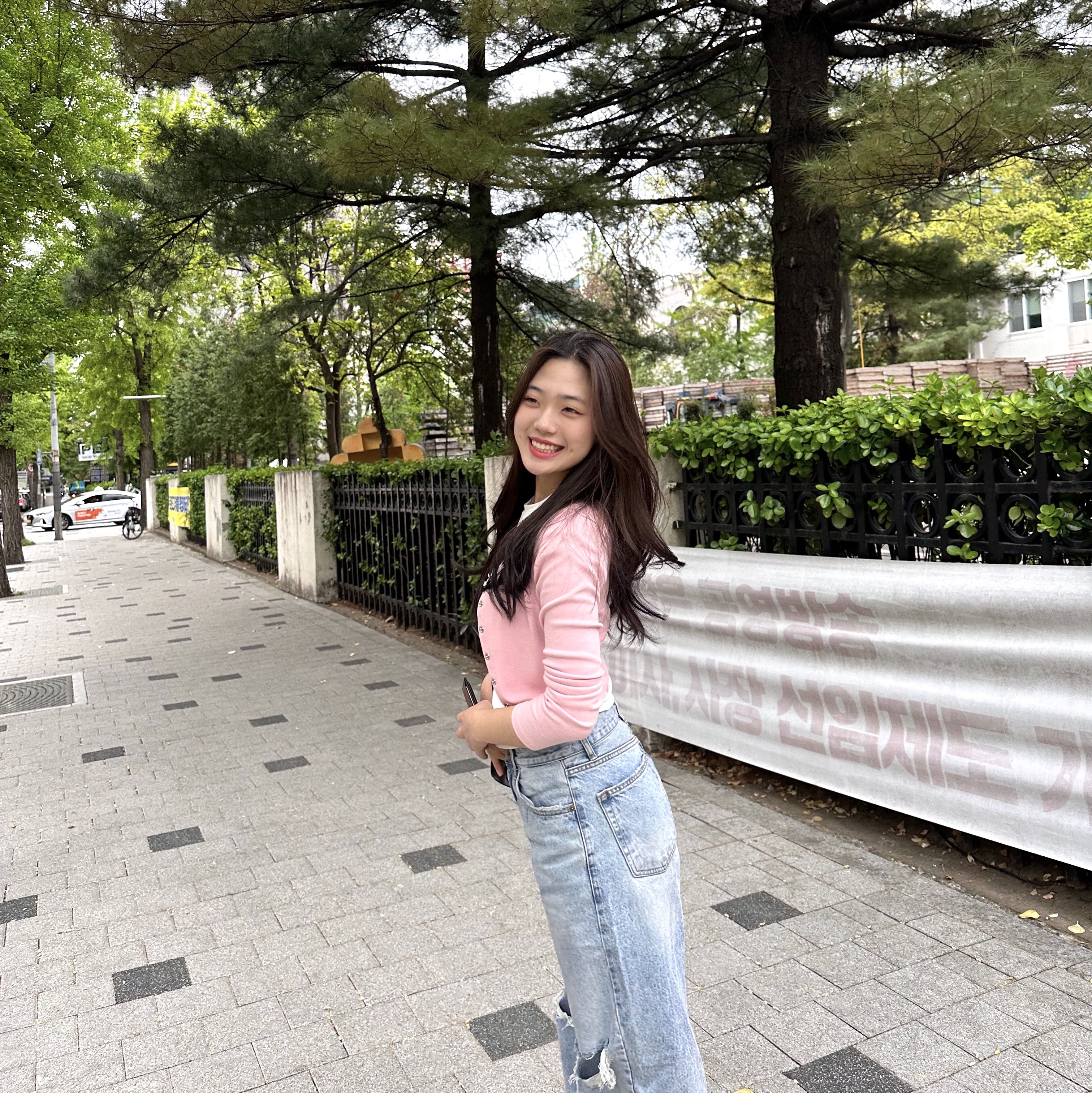(W) Youhee Lettering T-Shirt White 착용 스타일 - 4