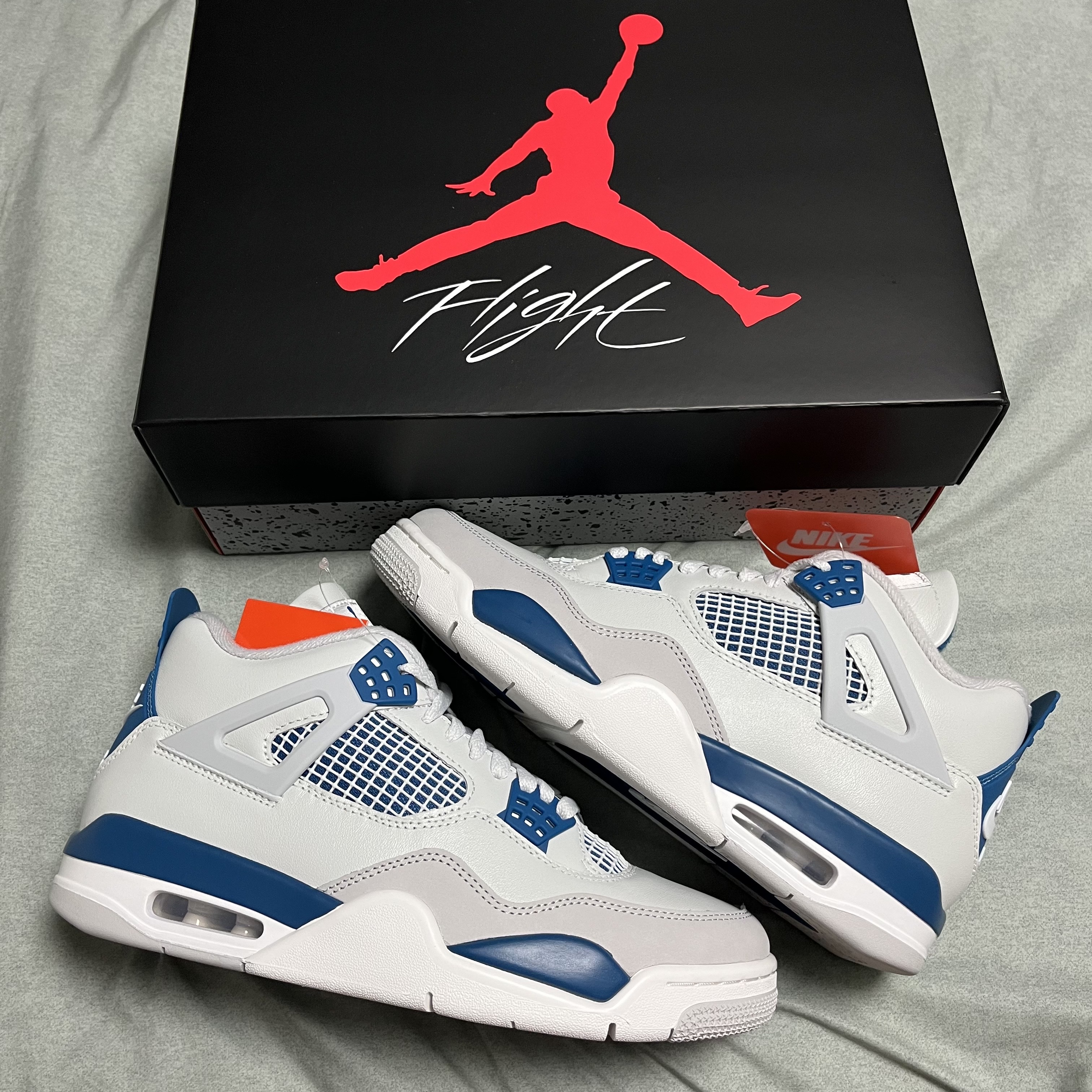 Jordan 4 Retro Industrial Blue 착용 스타일