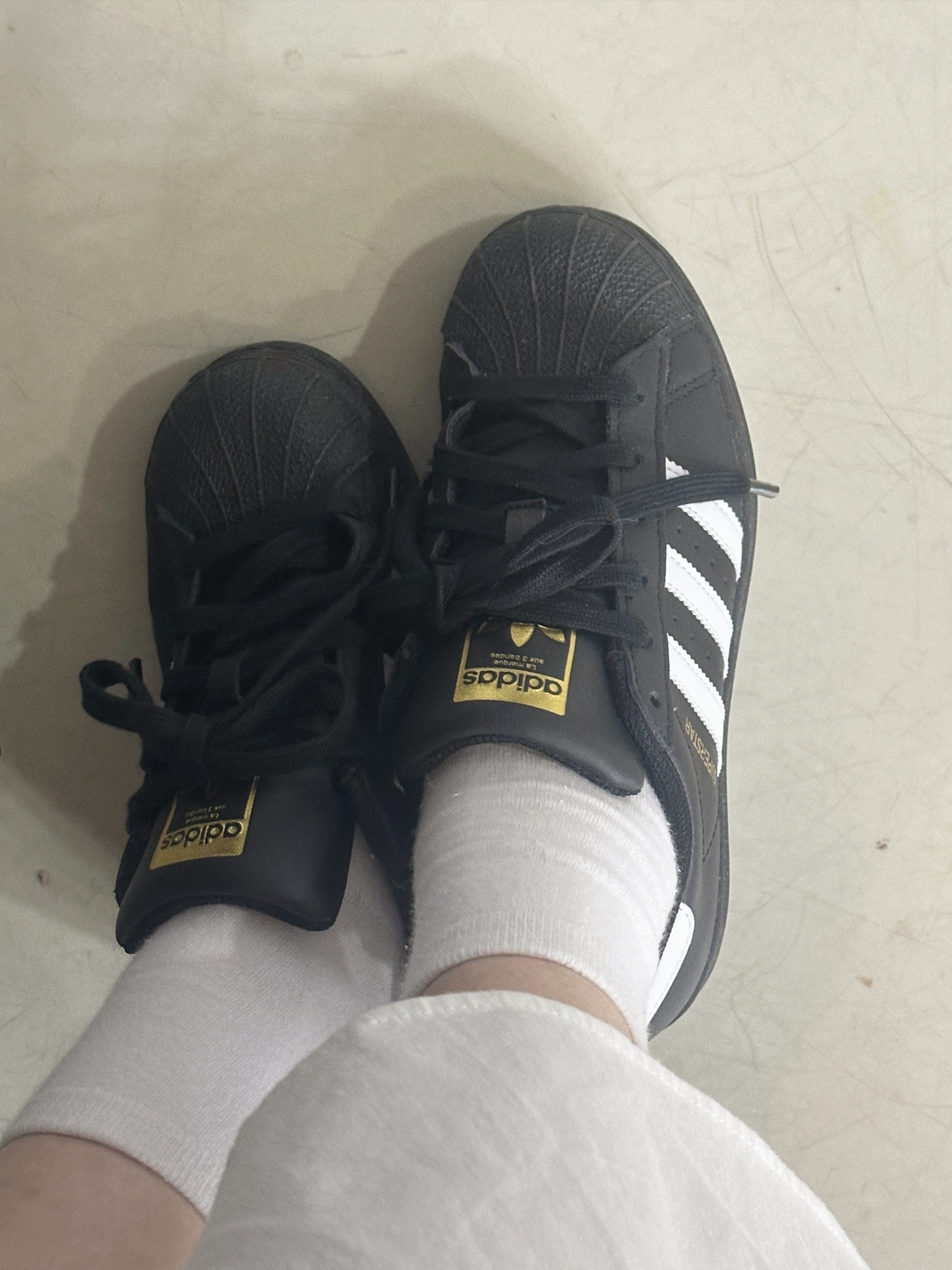 (J) Adidas Superstar Black White 착용 스타일