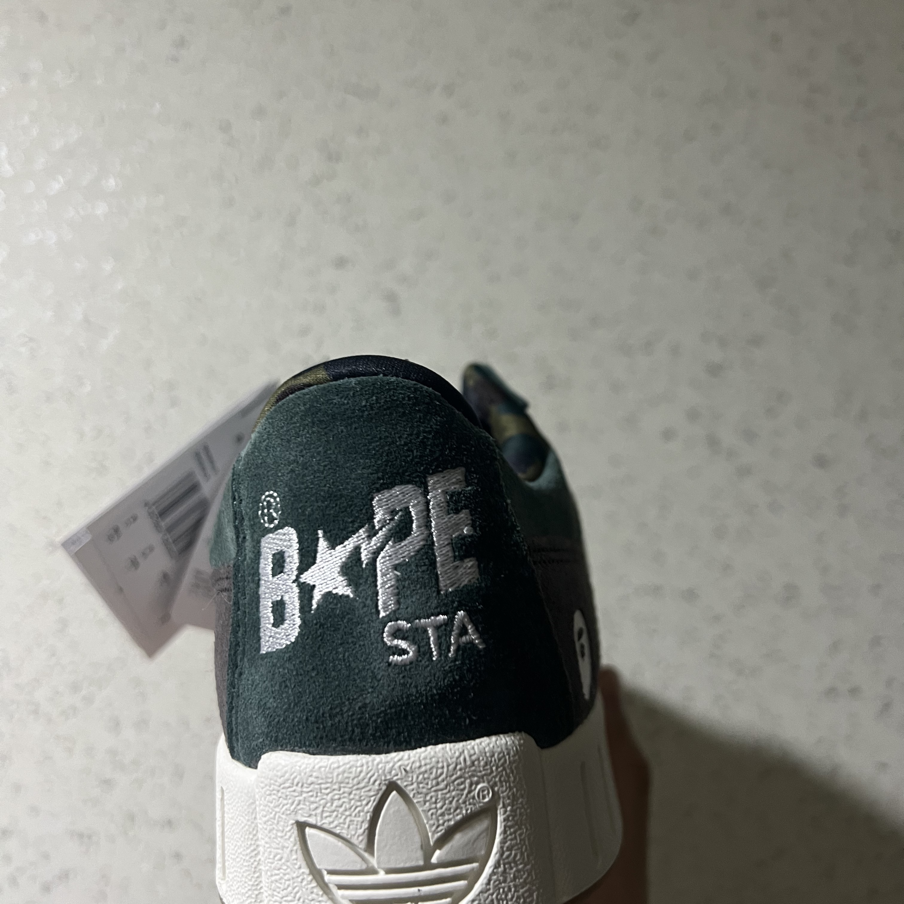 Adidas x BAPE Lawsuit Shadow Green Cloud White 착용 스타일 - 3