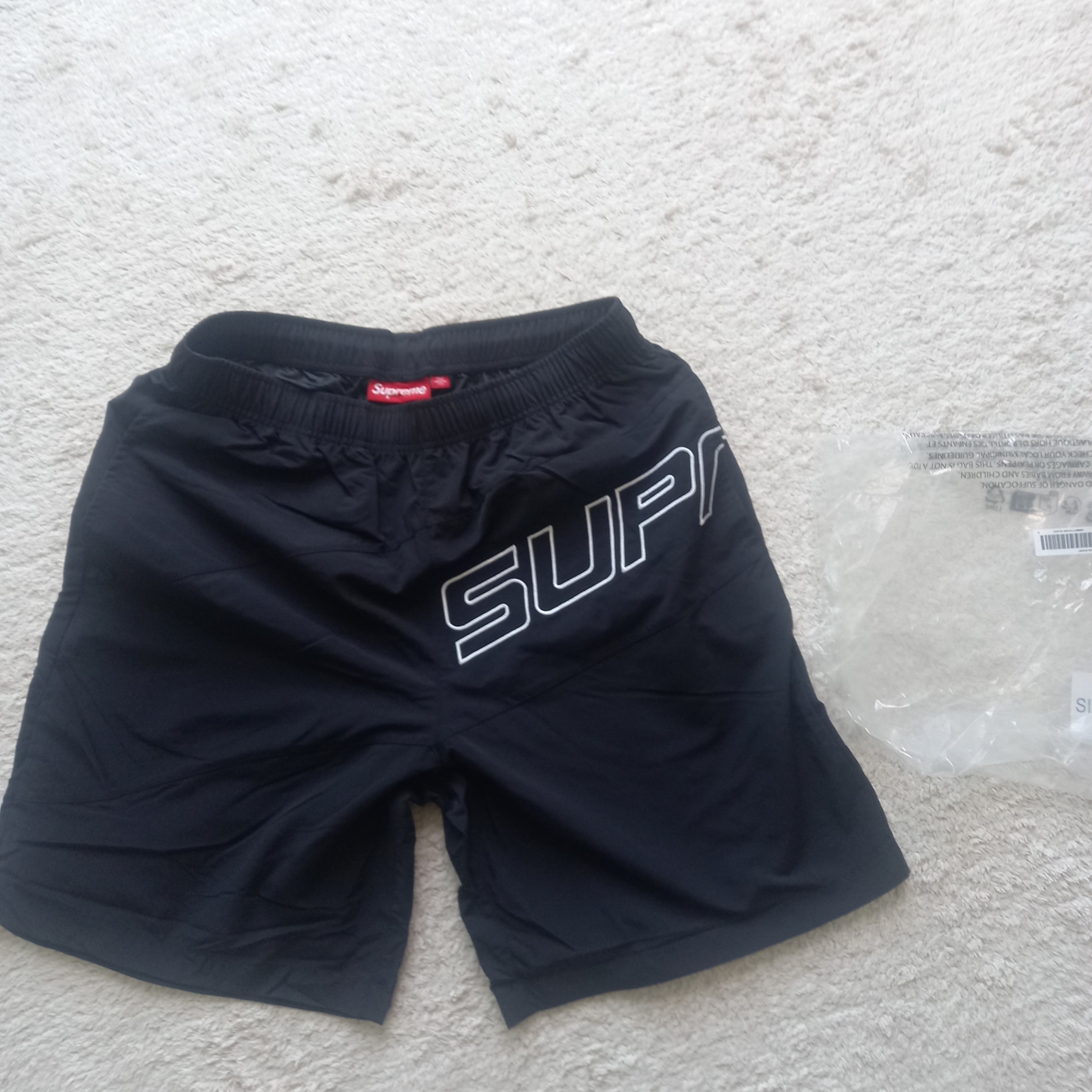 Supreme Curve Nylon Short Black - 24SS, Jordan 1 x Trophy Room Retro Low OG SP Sail Varsity Red 착용 스타일 - 6