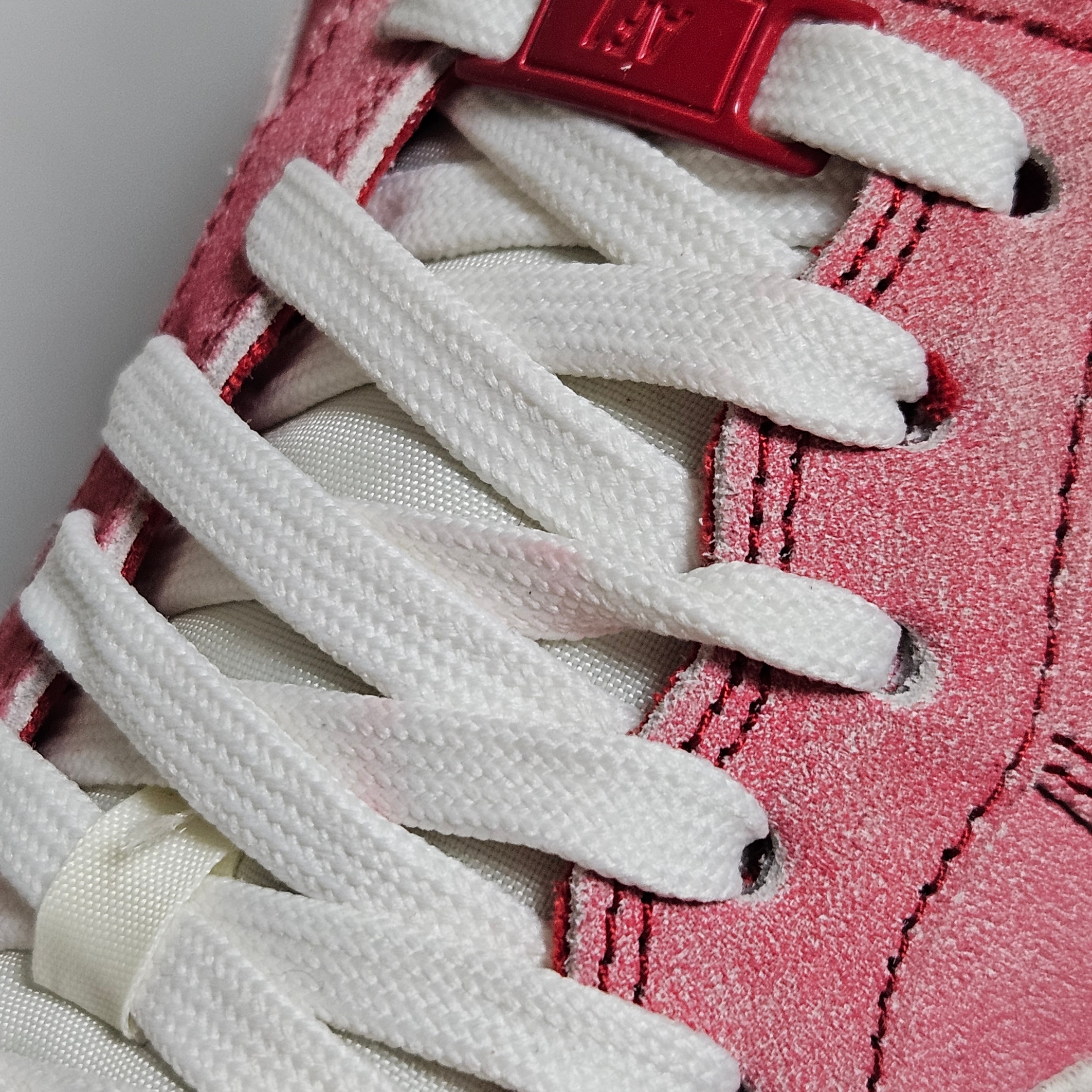 Nike Air Force 1 '07 LV8 Dusty Red 착용 스타일 - 1
