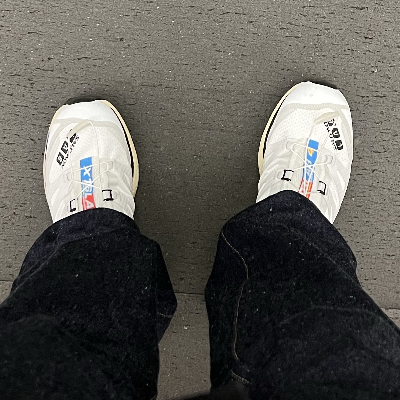 Salomon XT-4 White Lunar Rock 착용 스타일