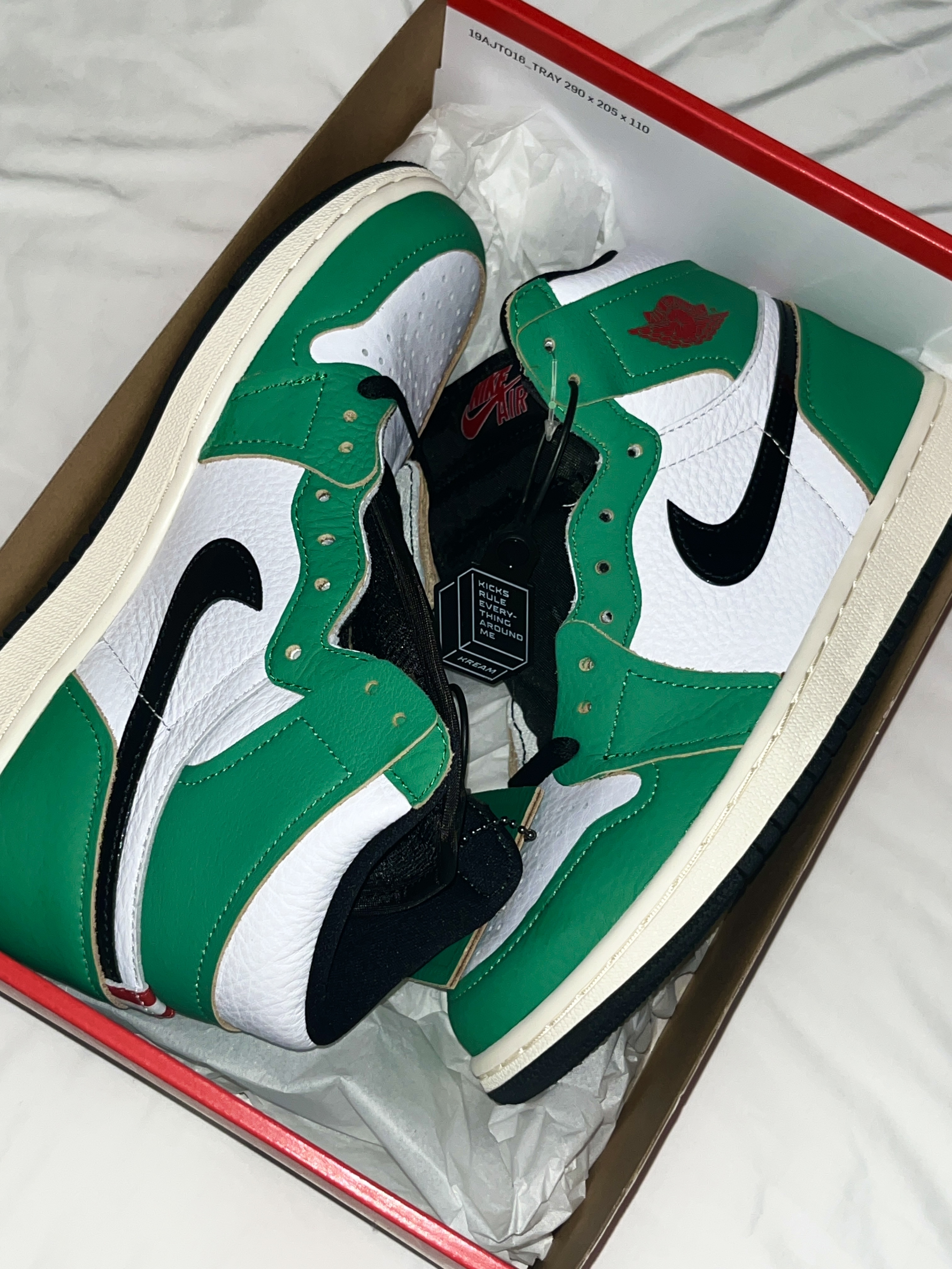 (W) Jordan 1 Retro High OG Lucky Green 착용 스타일 - 1