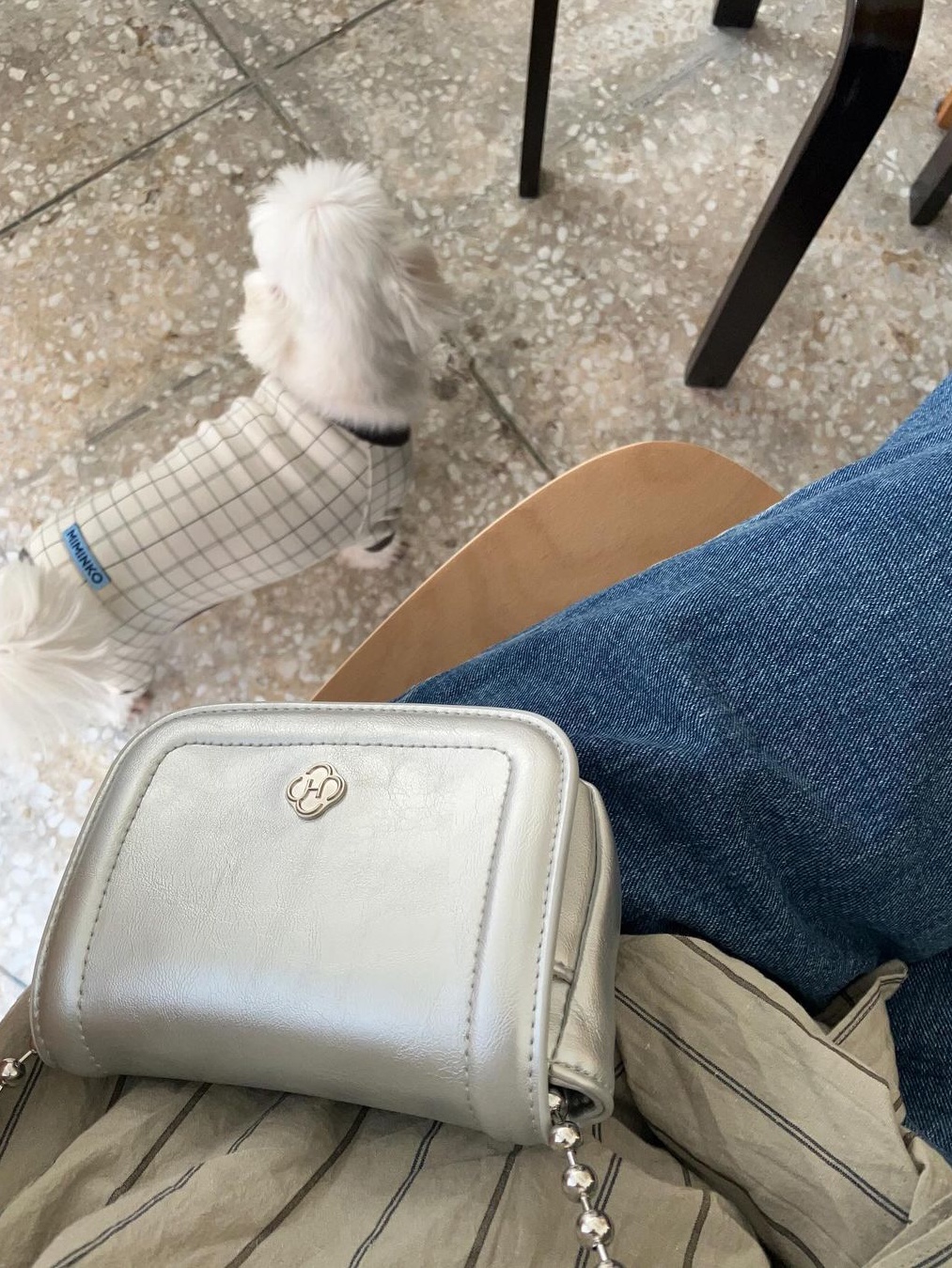 Heeari Women Poppy Chain Mini Bag Ivory, Heeari Women Poppy Chain Mini Bag Silver 착용 스타일