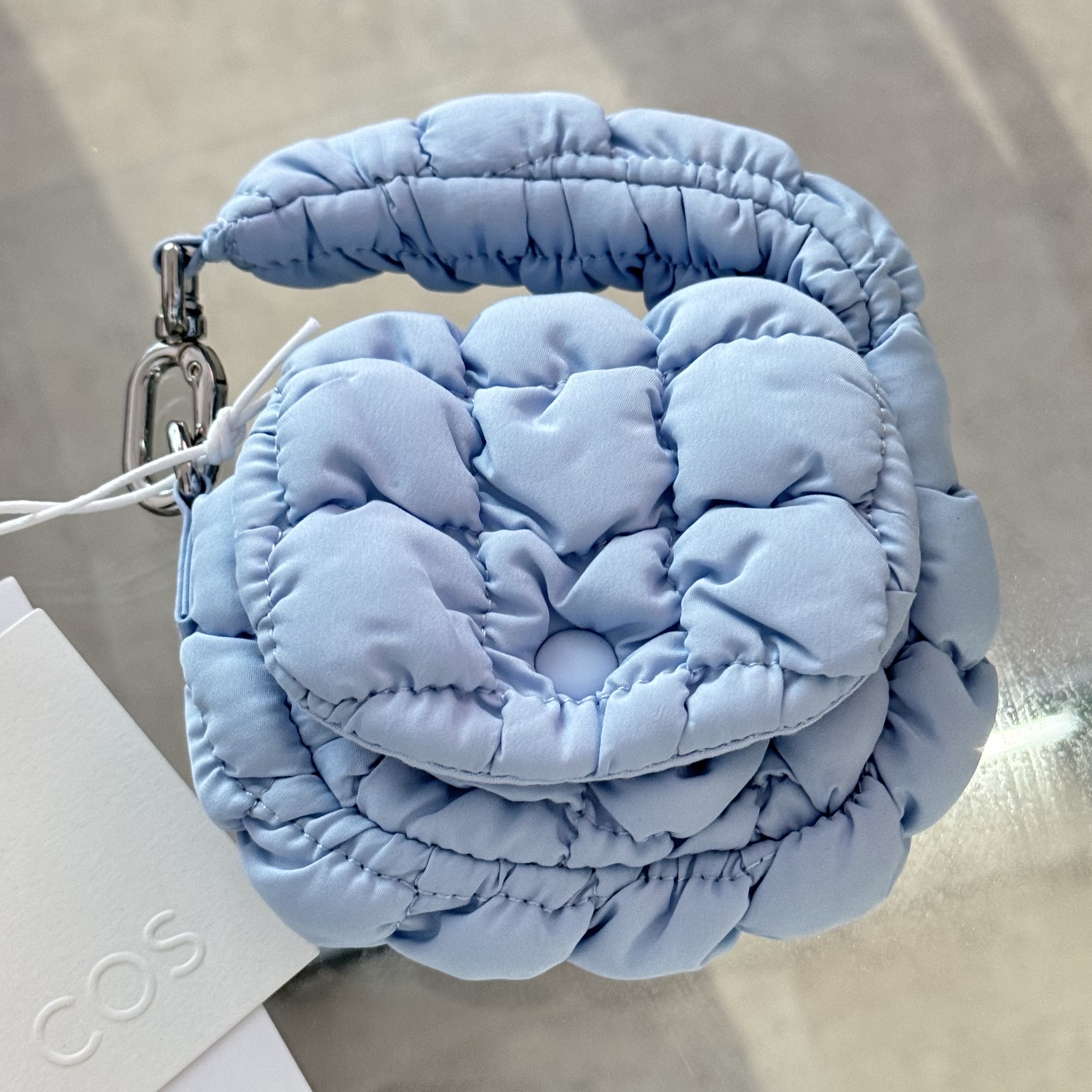 COS Quilted Nano Bag Light Blue 착용 스타일