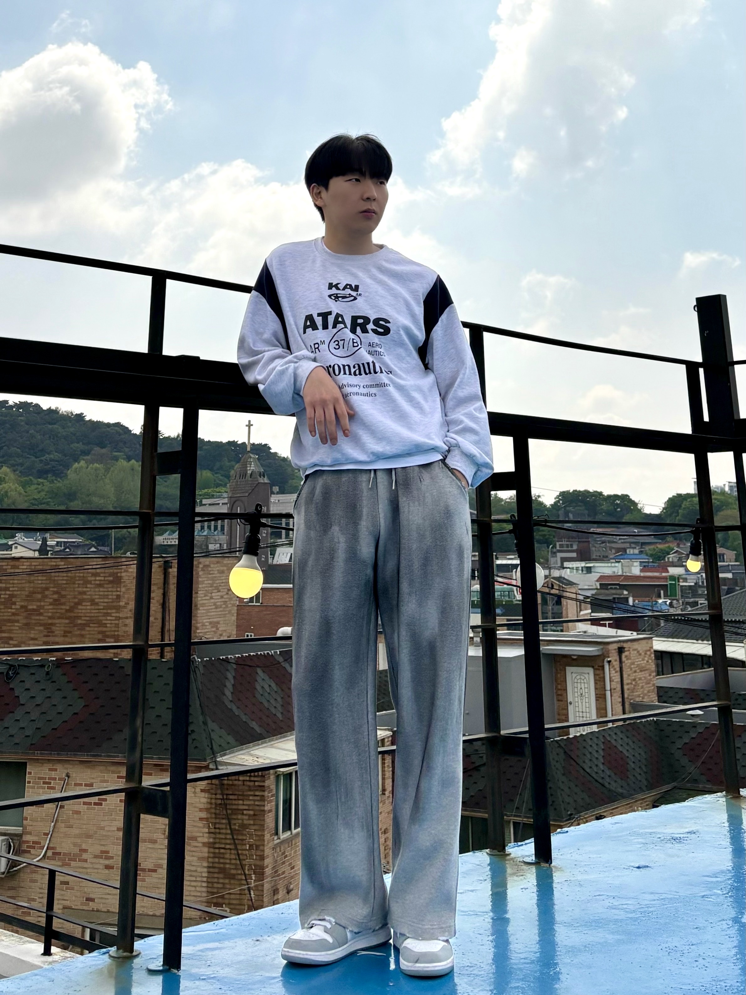 (W) Jordan 1 Low White Wolf Grey 착용 스타일 - 1