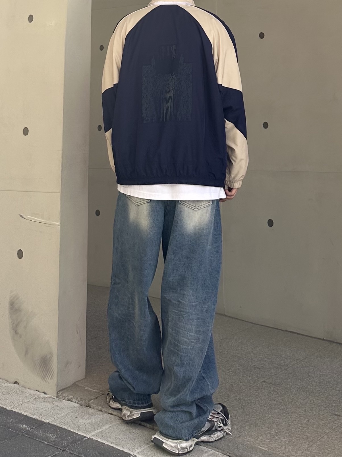 Nike x Cav Empt Track Jacket Navy, Balenciaga 3XL Sneakers Grey White Red 착용 스타일 - 2