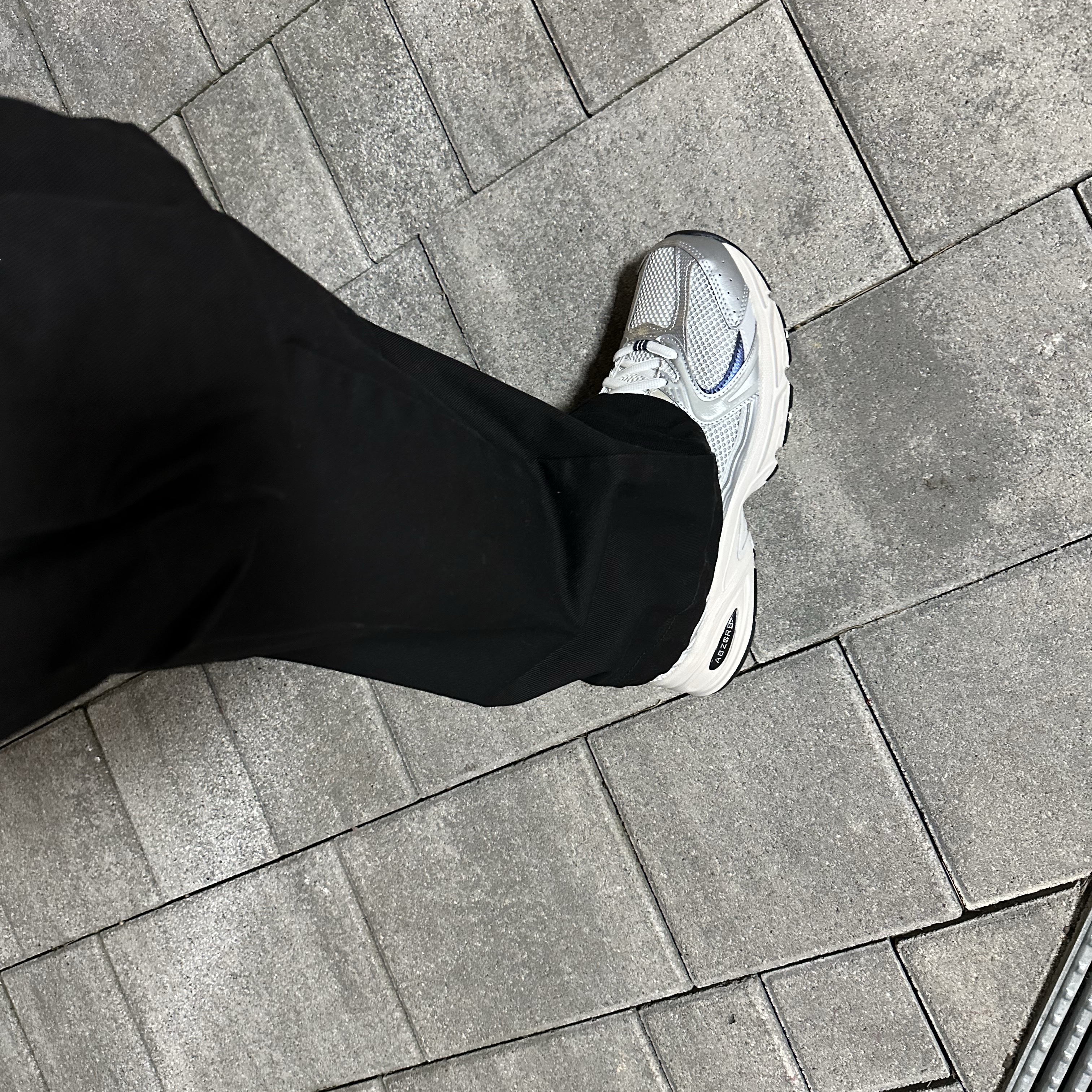 New Balance 530 Steel Grey 착용 스타일 - 1