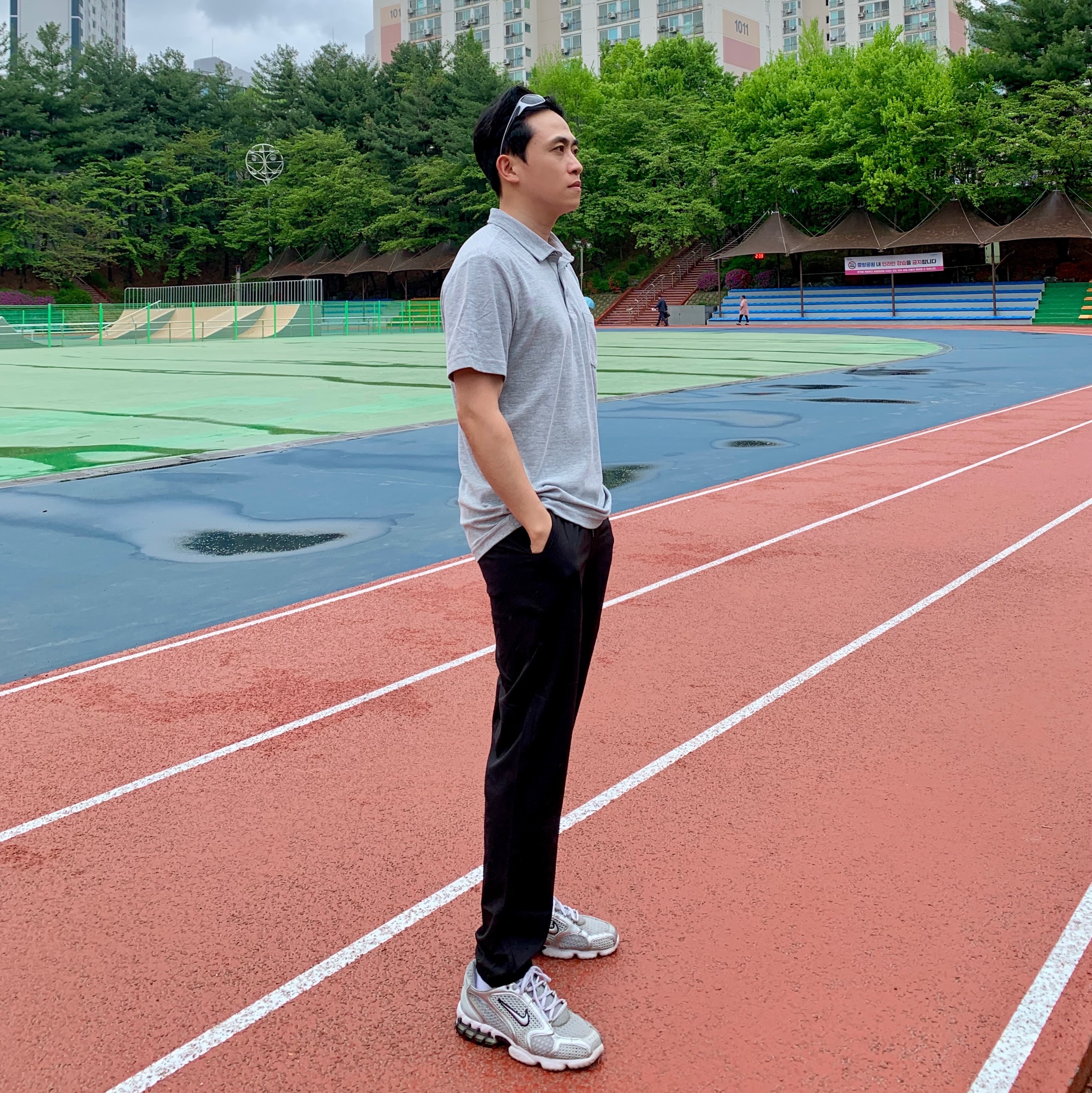 나이키 에어 줌 스피리돈 케이지 2 메탈릭 실버 착용 스타일 - 2
