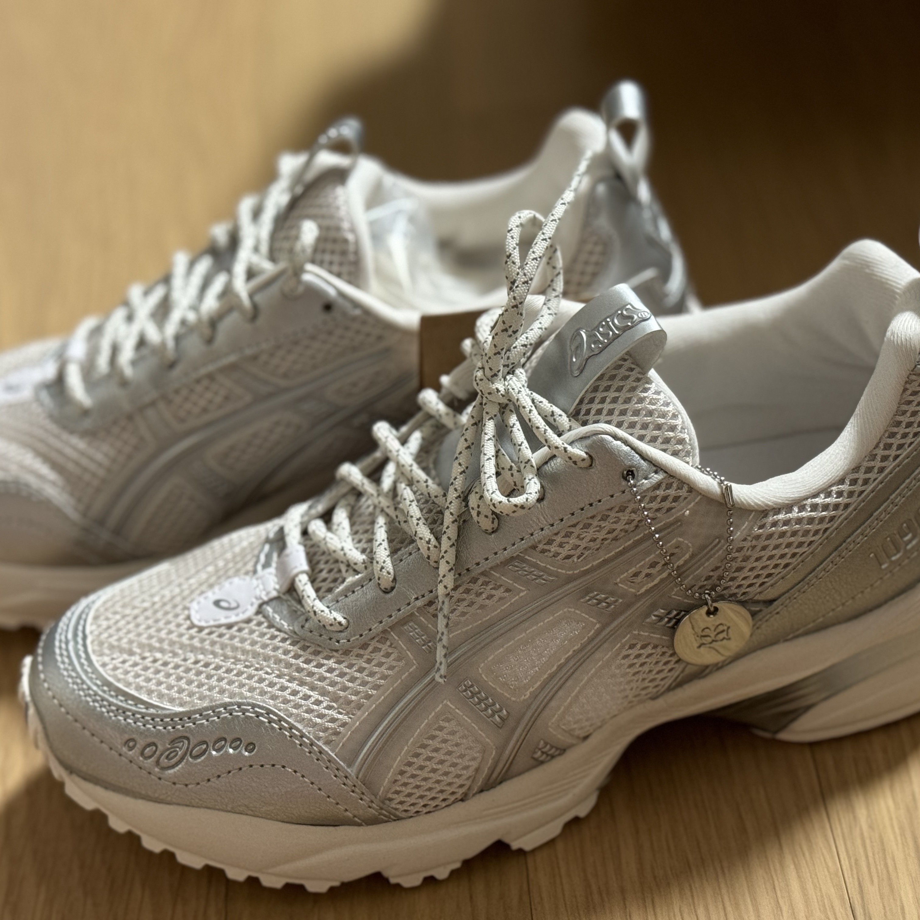 (W) Asics x Snidel Gel-1090 V2 Silver 착용 스타일