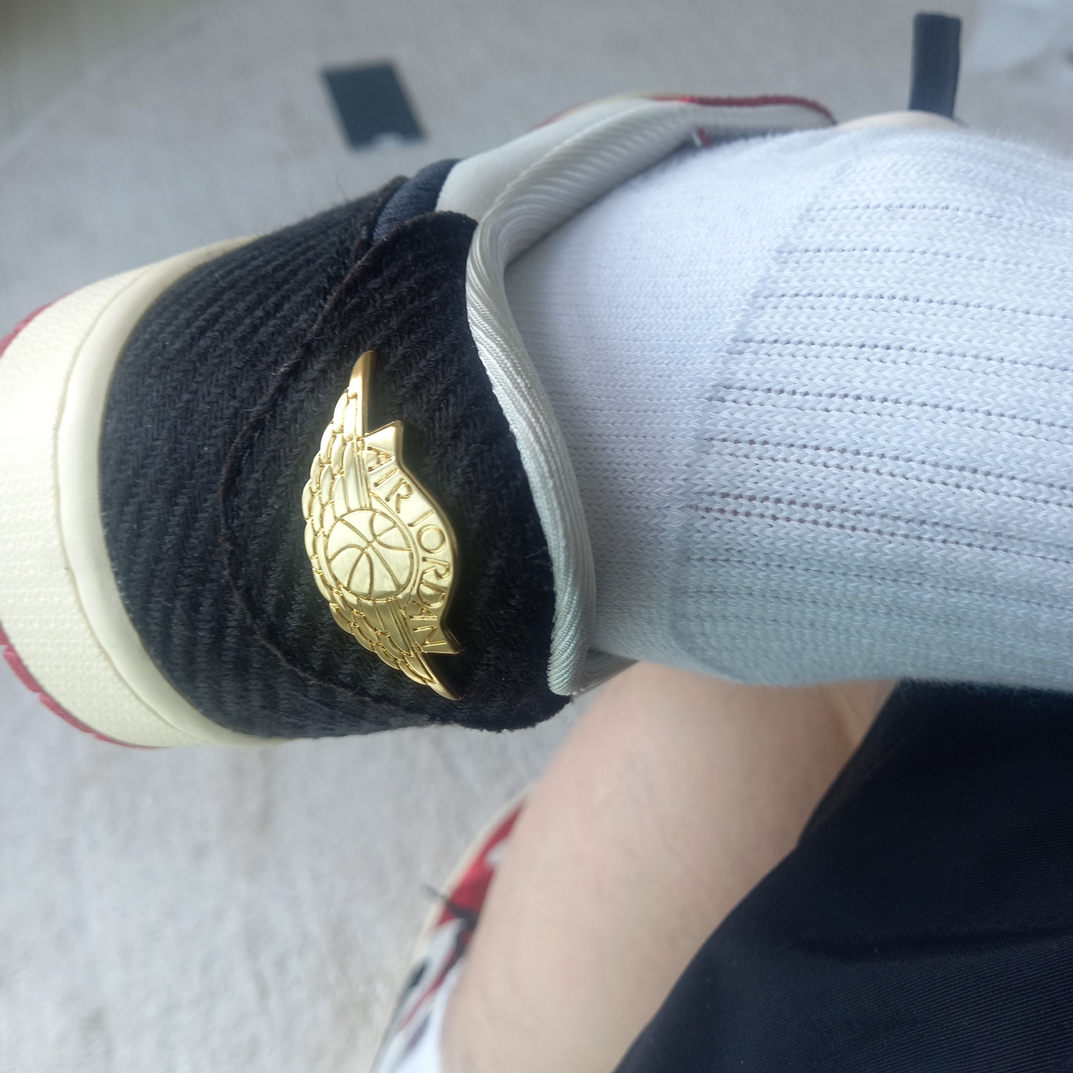 Jordan 1 x Trophy Room Retro Low OG SP Sail Varsity Red, Nike Everyday Cushioned Training Low Socks White (6 Pack/Korean Ver.) 착용 스타일 - 3