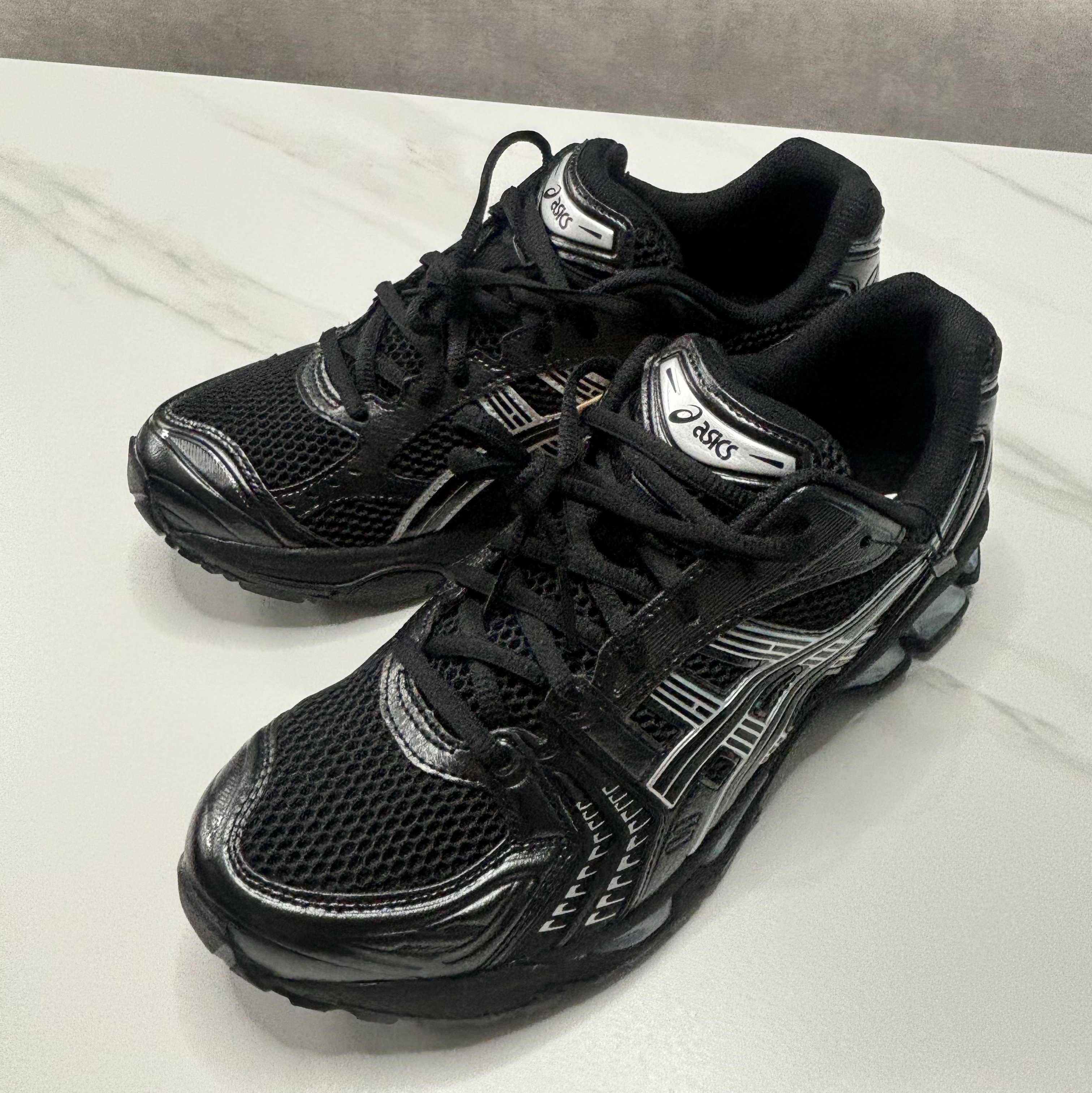 Asics Gel-Kayano 14 Black Pure Silver 착용 스타일