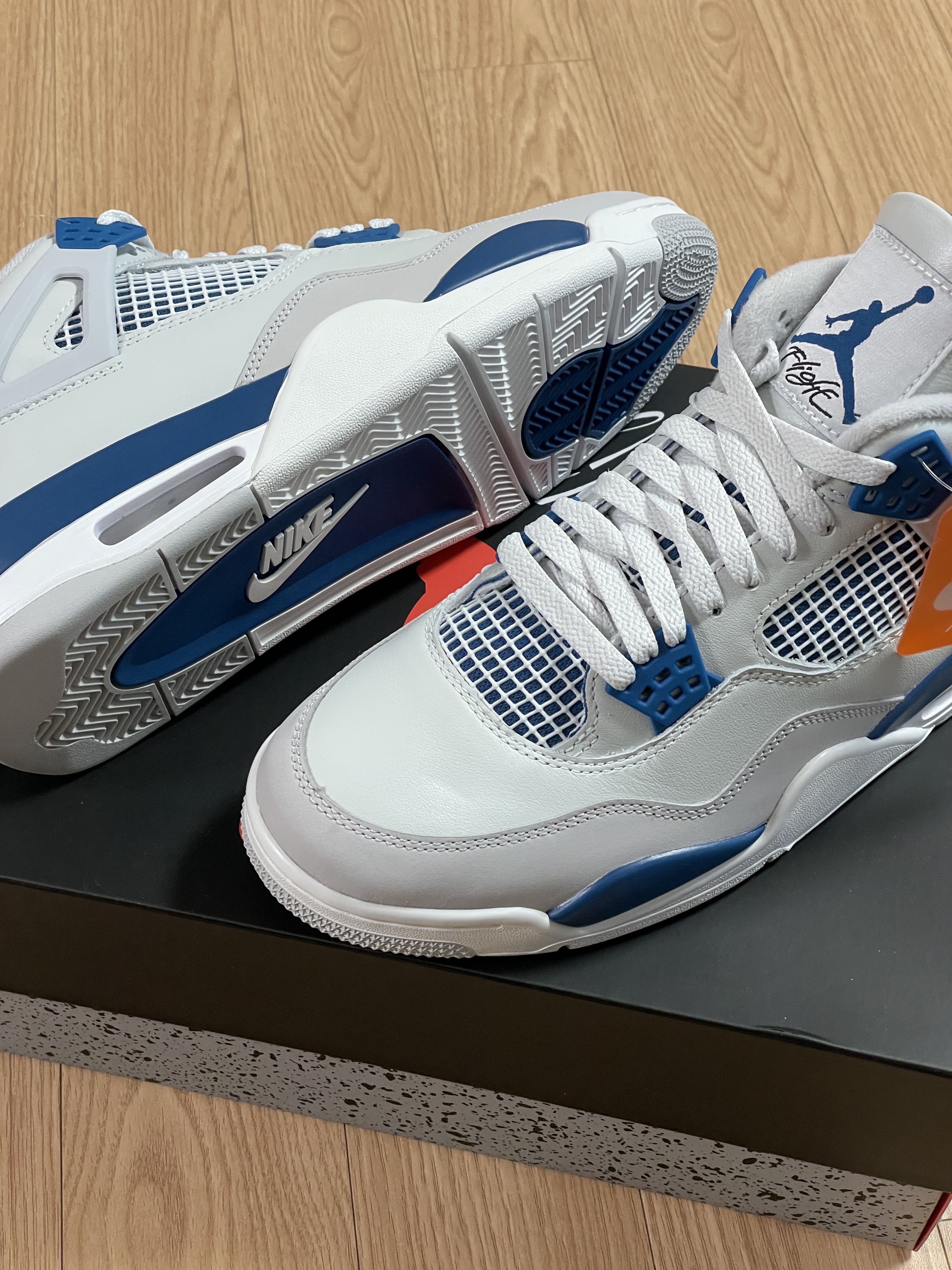 Jordan 4 Retro Industrial Blue 착용 스타일 - 3