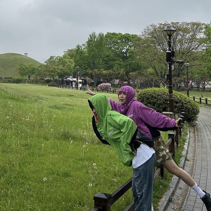 Cotchs Hitchhiker Windbreaker Magenta, Cotchs Hitchhiker Windbreaker Yellow Green 착용 스타일