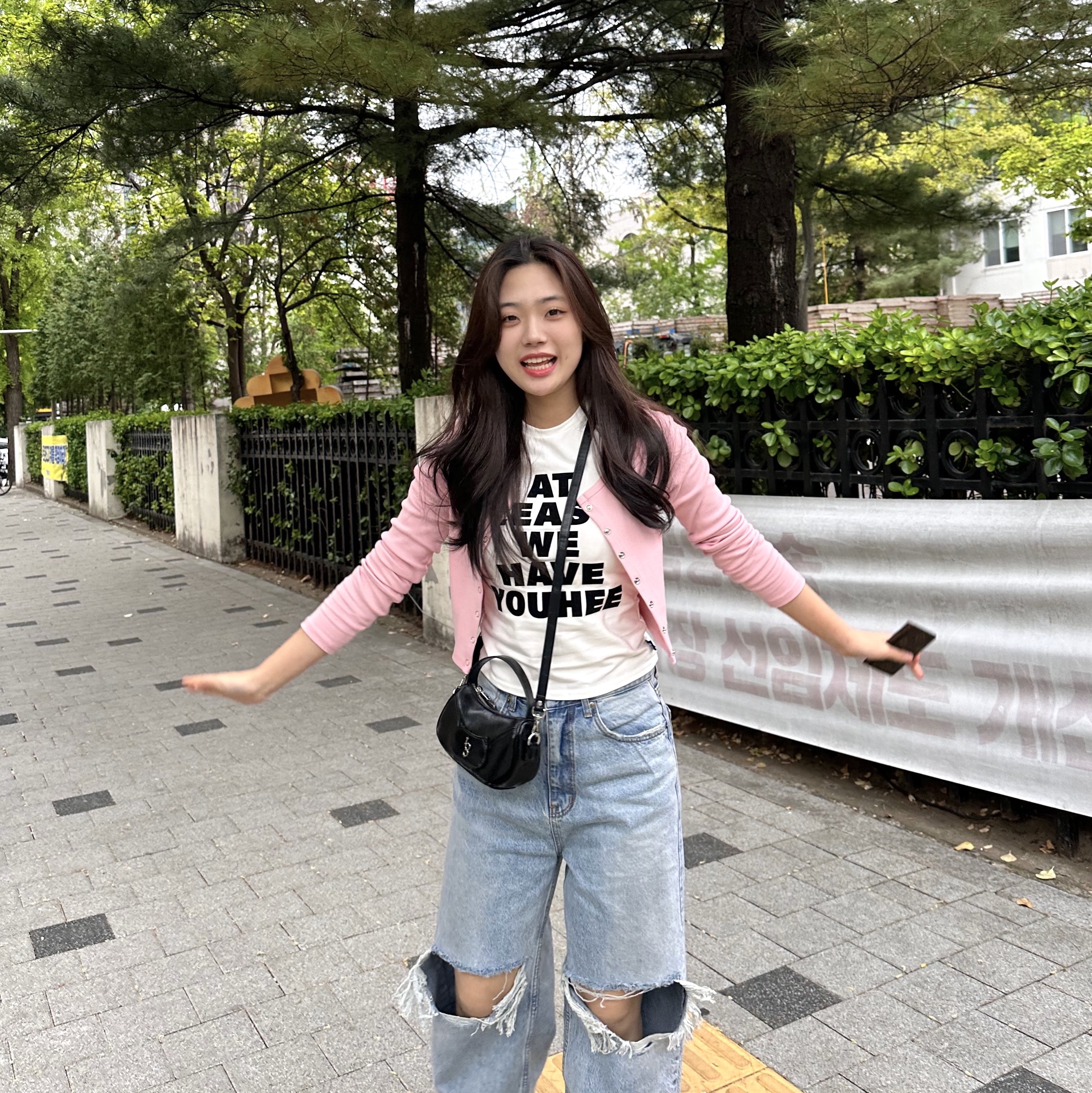 (W) Youhee Lettering T-Shirt White 착용 스타일 - 5