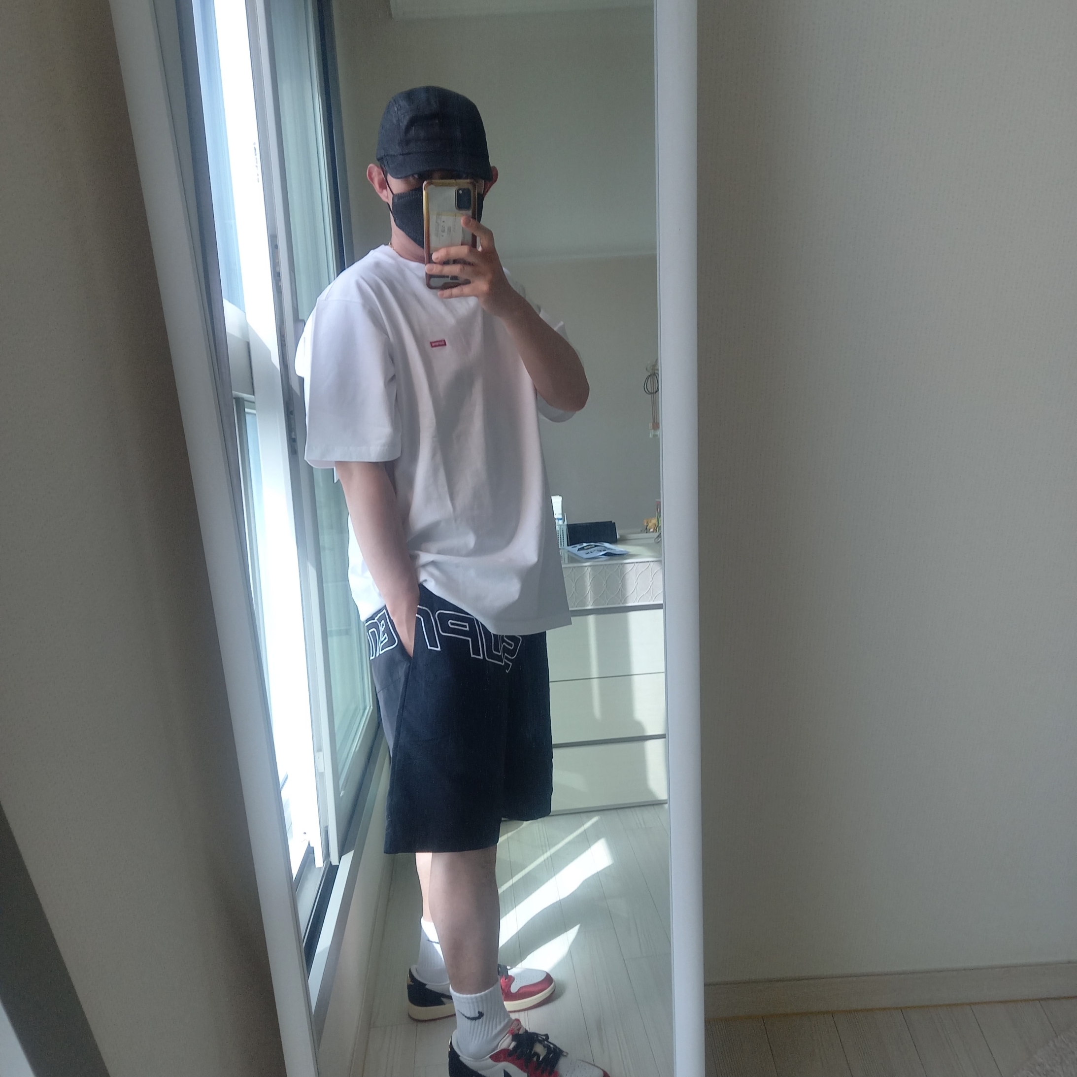 Supreme Curve Nylon Short Black - 24SS, Jordan 1 x Trophy Room Retro Low OG SP Sail Varsity Red 착용 스타일 - 3