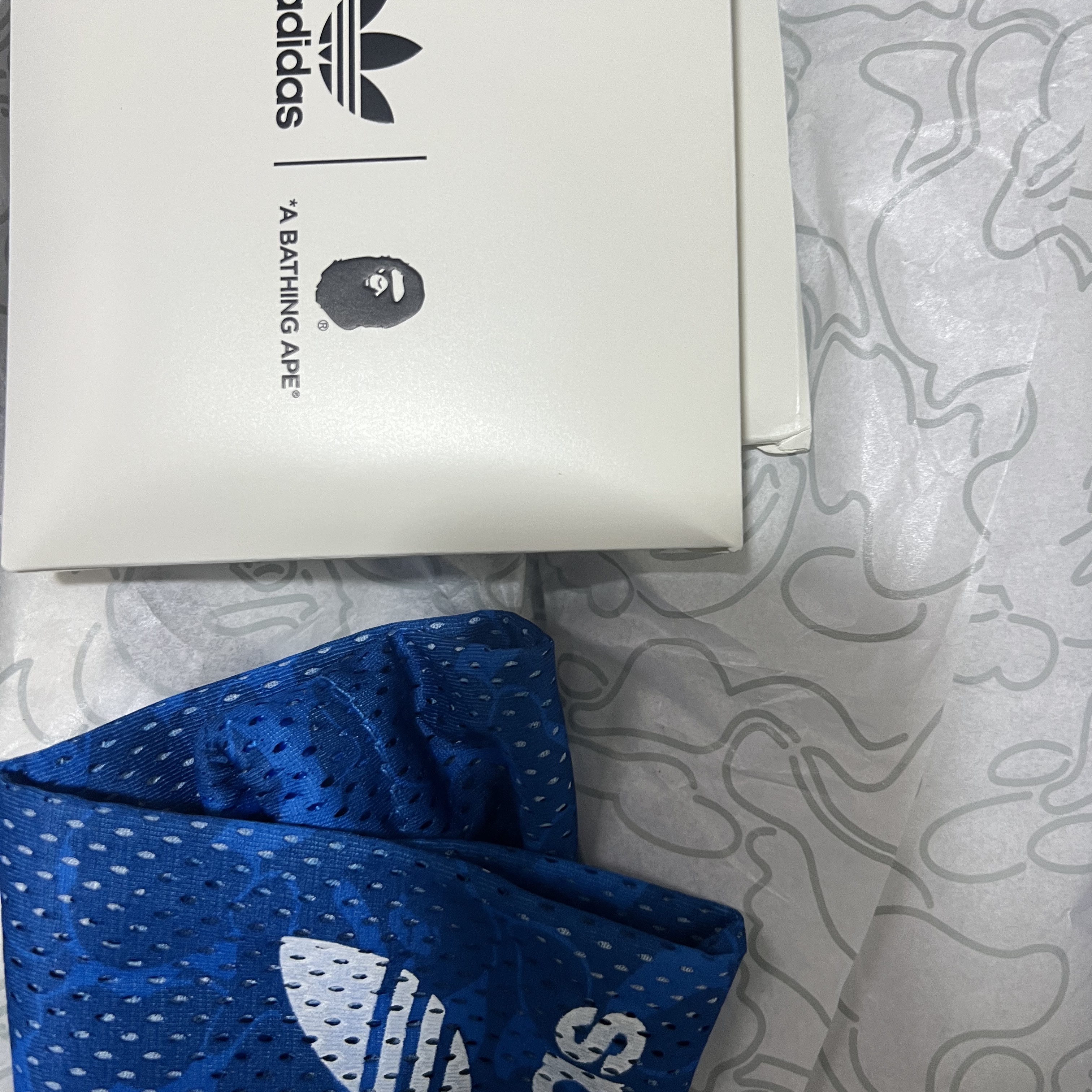 Adidas x BAPE Lawsuit Shadow Green Cloud White 착용 스타일 - 5