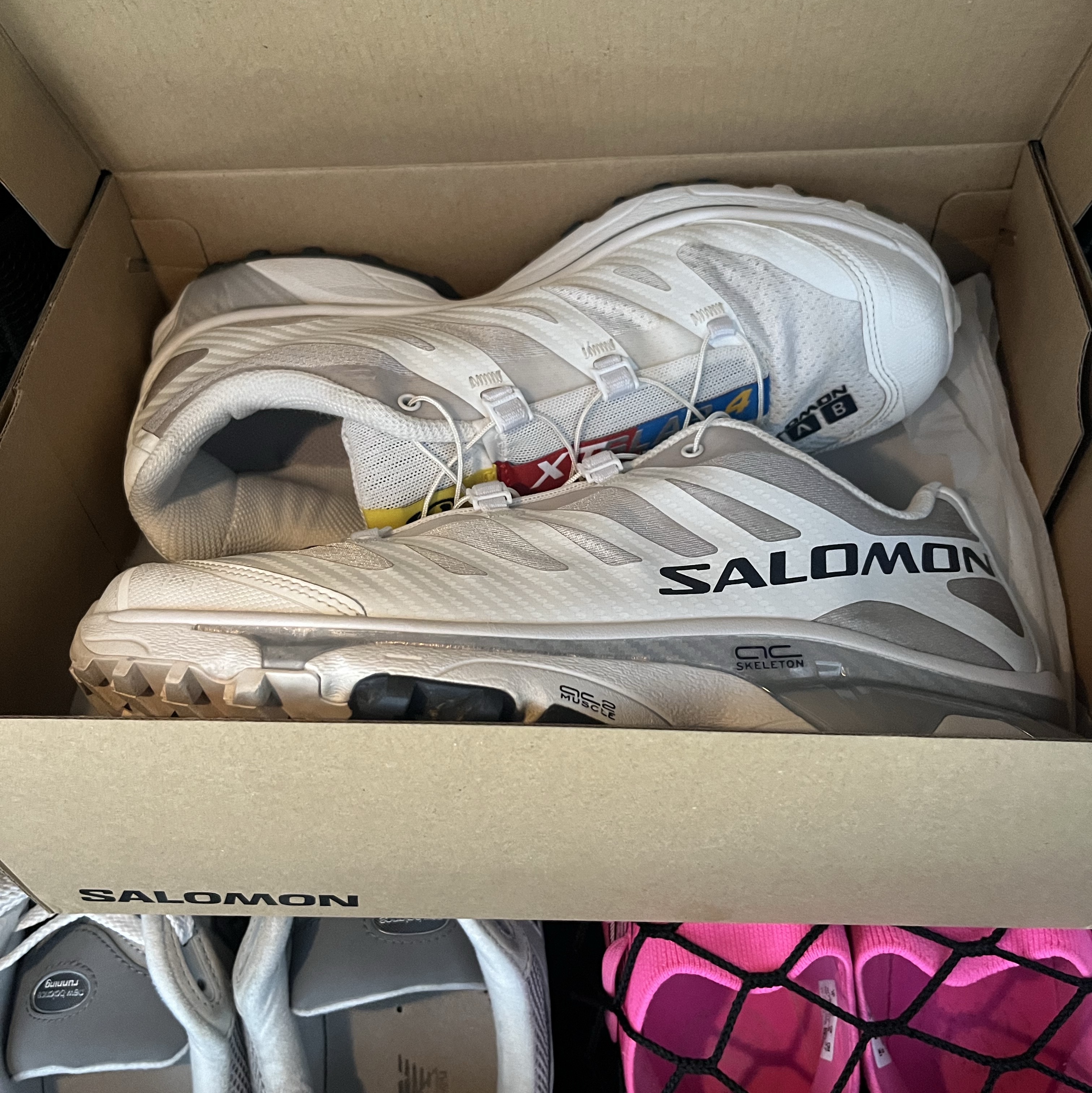 Salomon XT-4 White Lunar Rock 착용 스타일