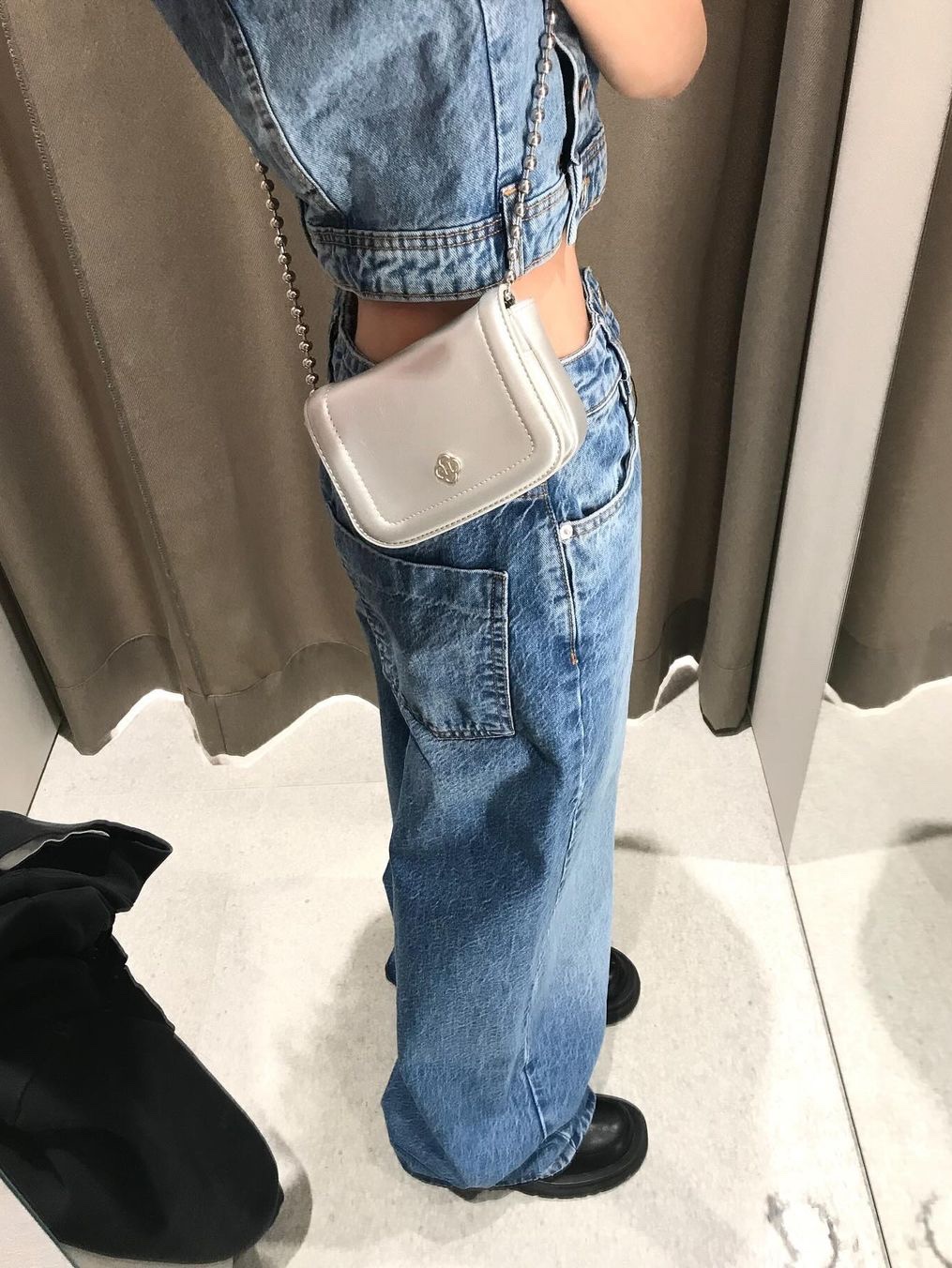 Heeari Women Poppy Chain Mini Bag Silver, Heeari Women Poppy Chain Mini Bag Ivory 착용 스타일
