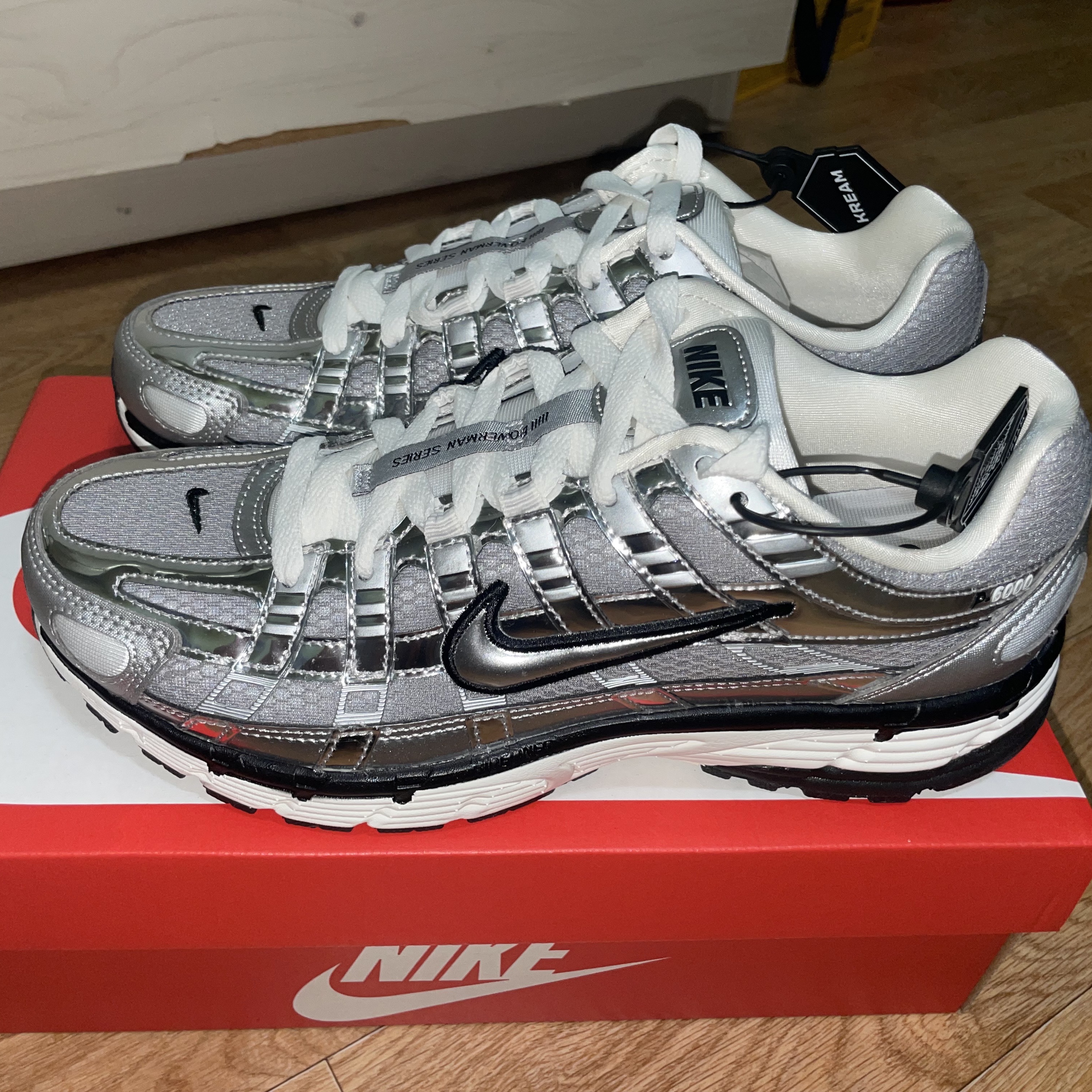 Nike P-6000 Metallic Silver 착용 스타일