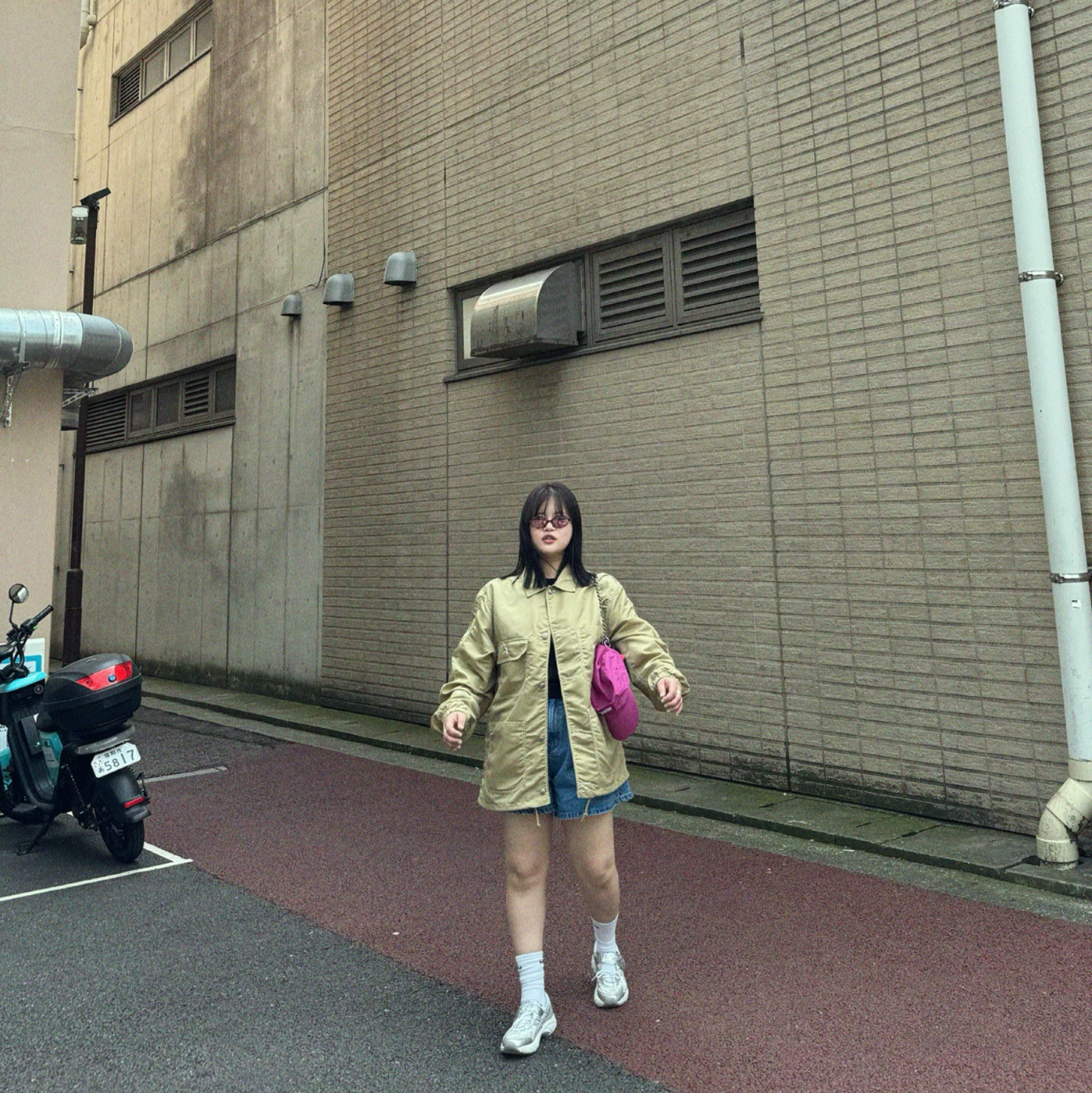 Supreme Nylon Chore Coat Tan - 24SS, Supreme Waxed Cotton Camp Cap Magenta - 23FW 착용 스타일 - 2