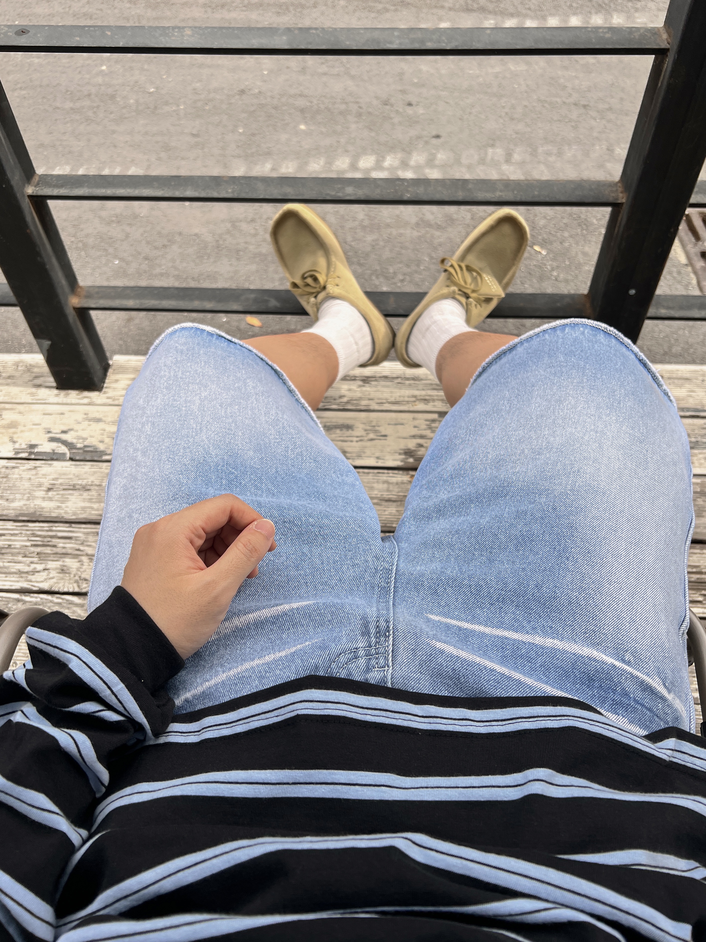 Clarks Wallabee Maple Suede 착용 스타일 - 1
