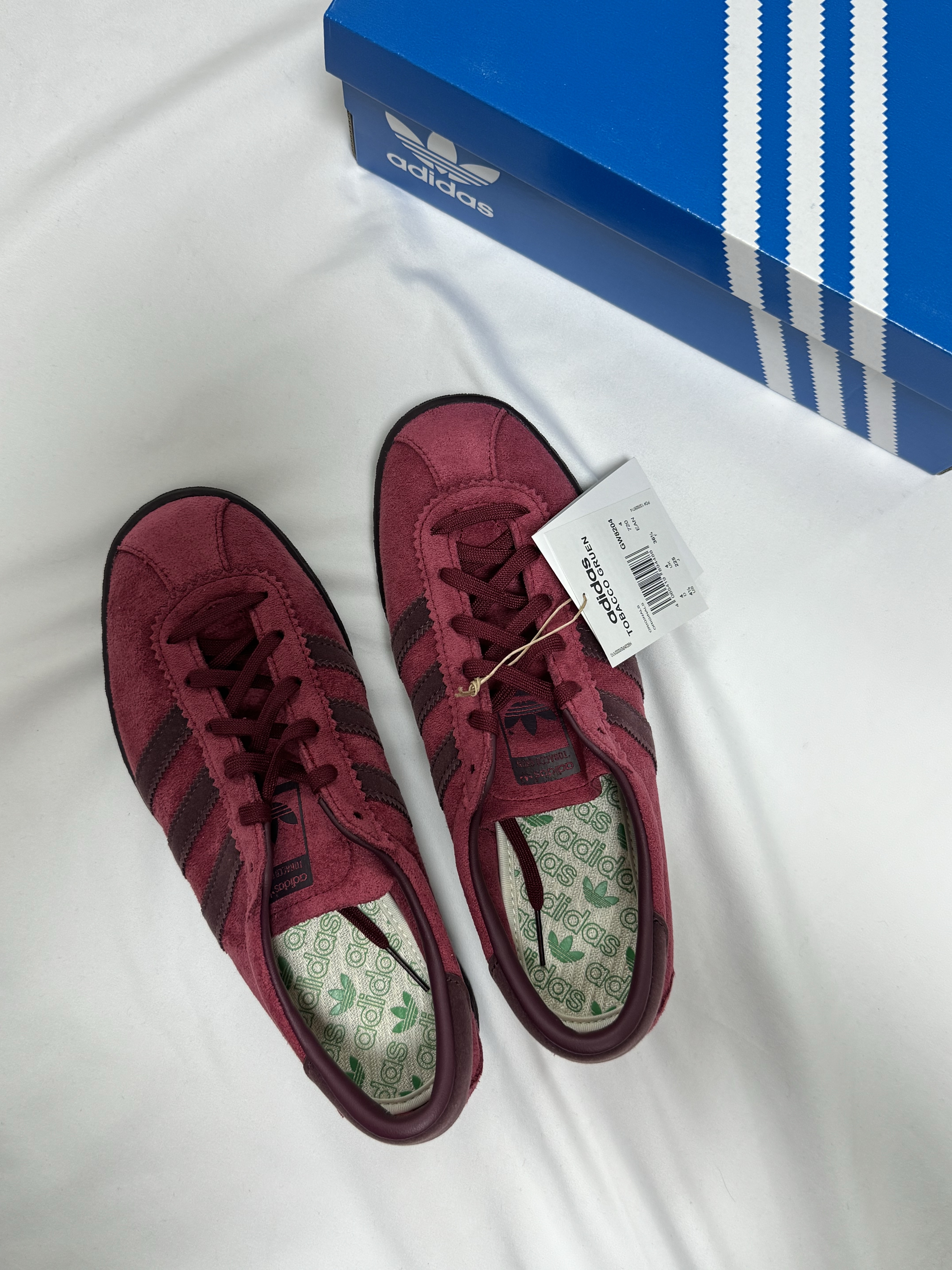 Adidas Tobacco Gruen Collegiate Burgundy 착용 스타일 - 1