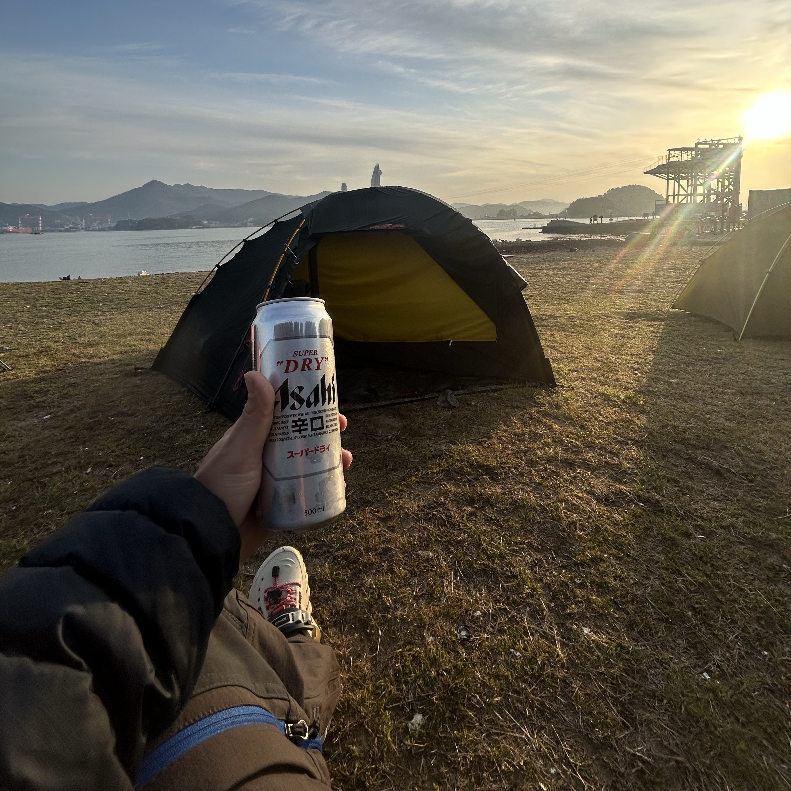 Nike ACG Smith Summit Cargo Pants Velvet Brown - Asia, Arc'teryx x Beams Mantis 2 Waistpack Boro Blue 착용 스타일 - 7