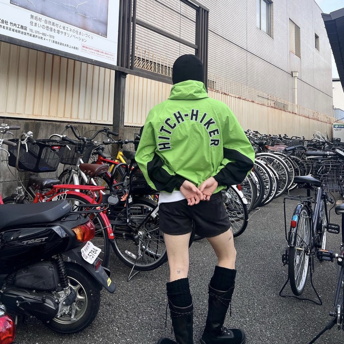 Cotchs Hitchhiker Windbreaker Yellow Green, Cotchs Hitchhiker Windbreaker Brown 착용 스타일