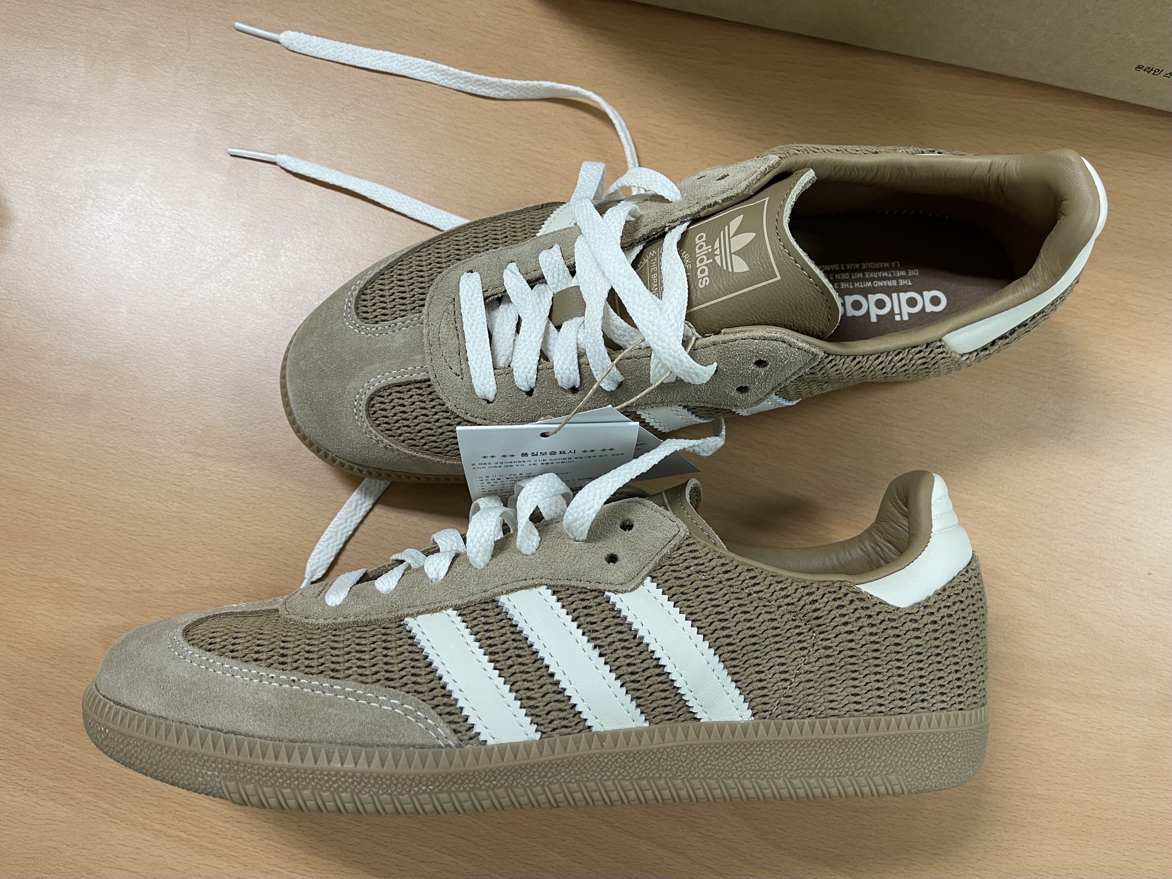Adidas Samba OG Cardboard Chalk White 착용 스타일 - 2