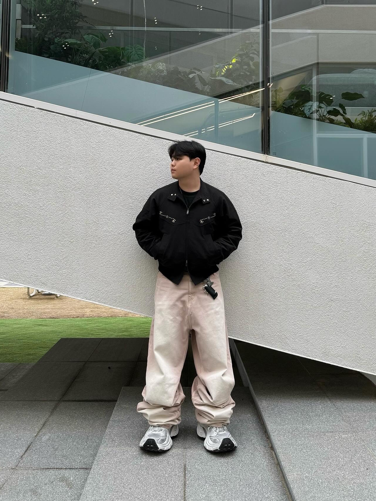 Balenciaga 10XL Sneakers White Grey Silver Black 착용 스타일 - 2