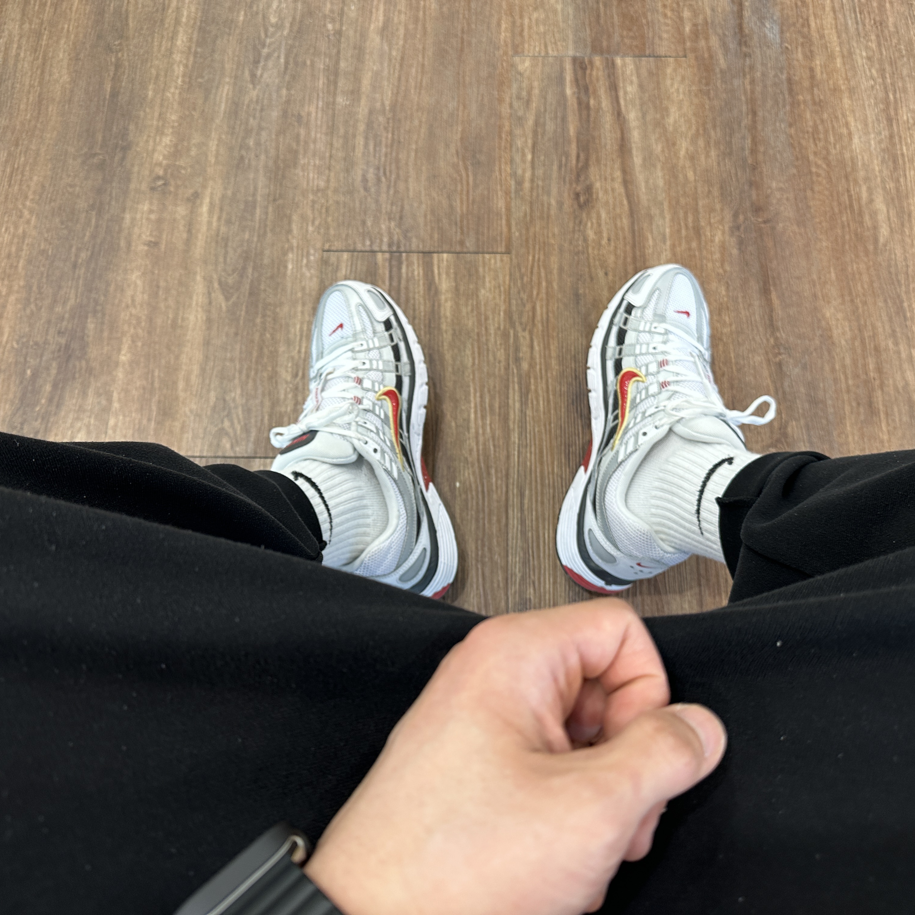 Nike P-6000 White Varsity Red 착용 스타일 - 2