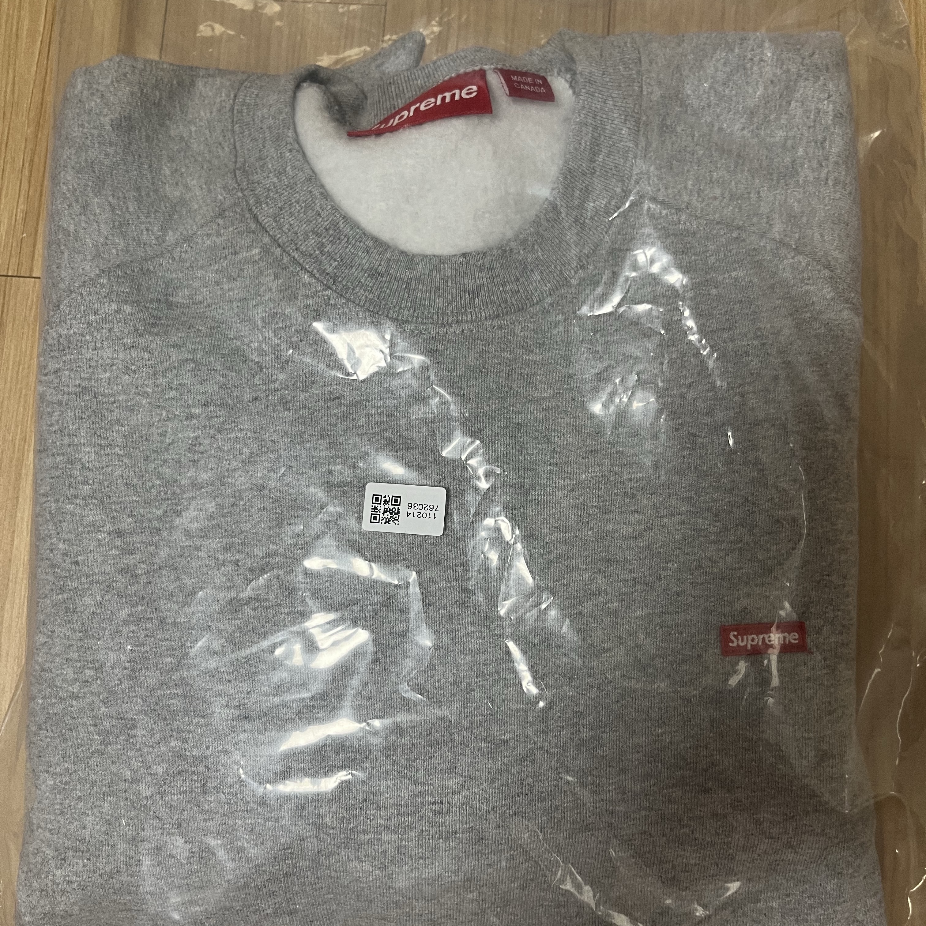 Supreme Small Box Raglan Crewneck Heather Grey - 24SS 착용 스타일