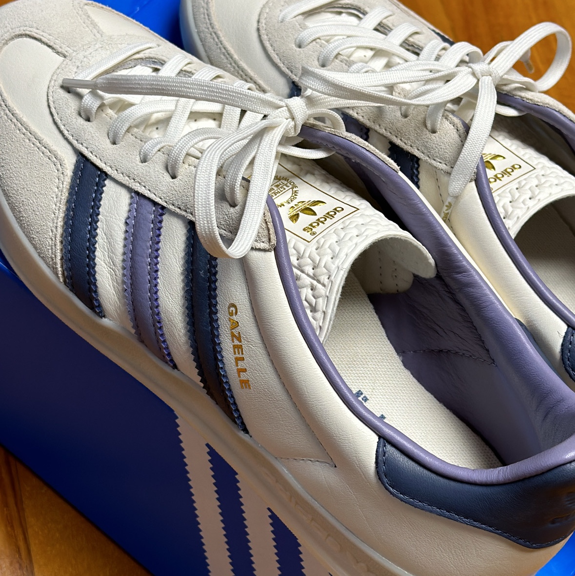 Adidas Gazelle Indoor Core White Preloved Ink 착용 스타일