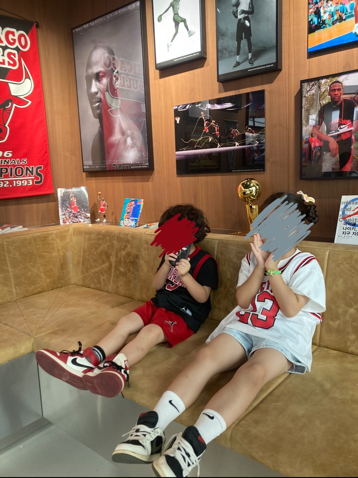 (PS) Jordan 1 x Travis Scott Retro Low OG SP Medium Olive, (PS) Jordan 1 Retro High OG Chicago 2022 착용 스타일