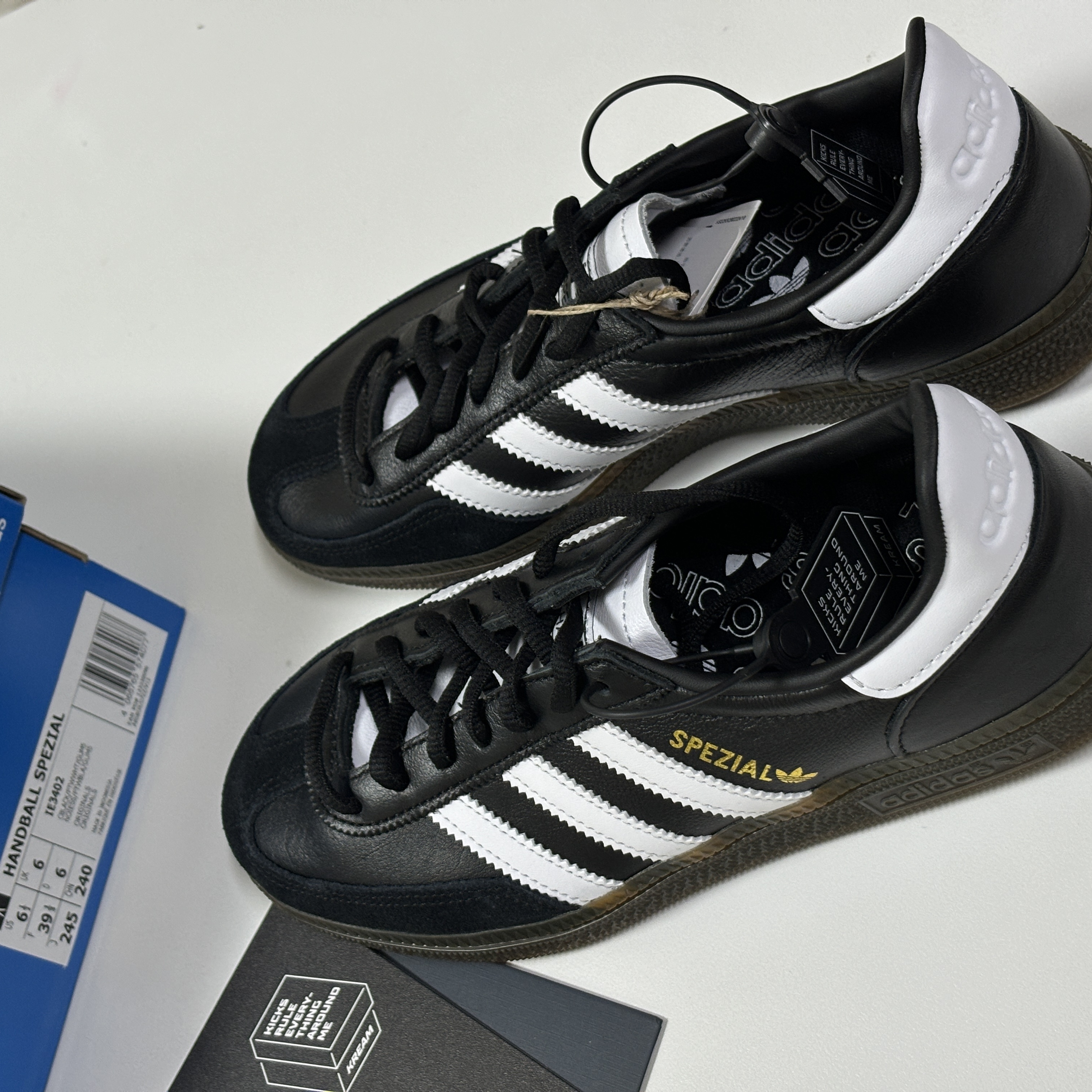 Adidas Spezial Handball Core Black White 착용 스타일 - 2