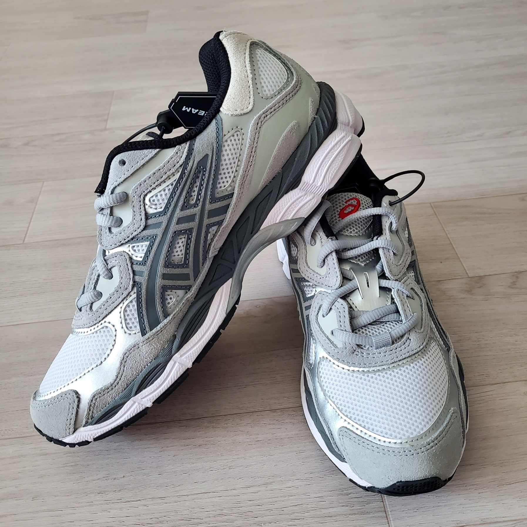 Asics Gel-NYC White Steel Grey 착용 스타일 - 4